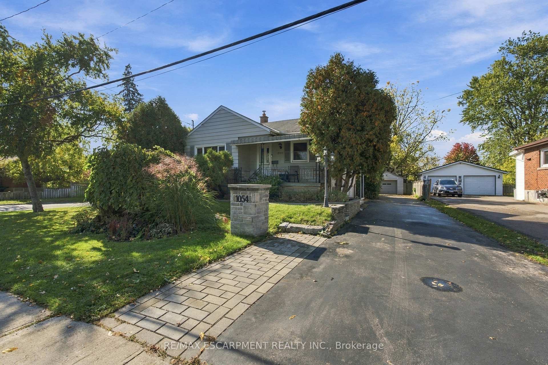 Photo 2 of 1054 Glendor Avenue, Burlington, Freeman — HOMEH