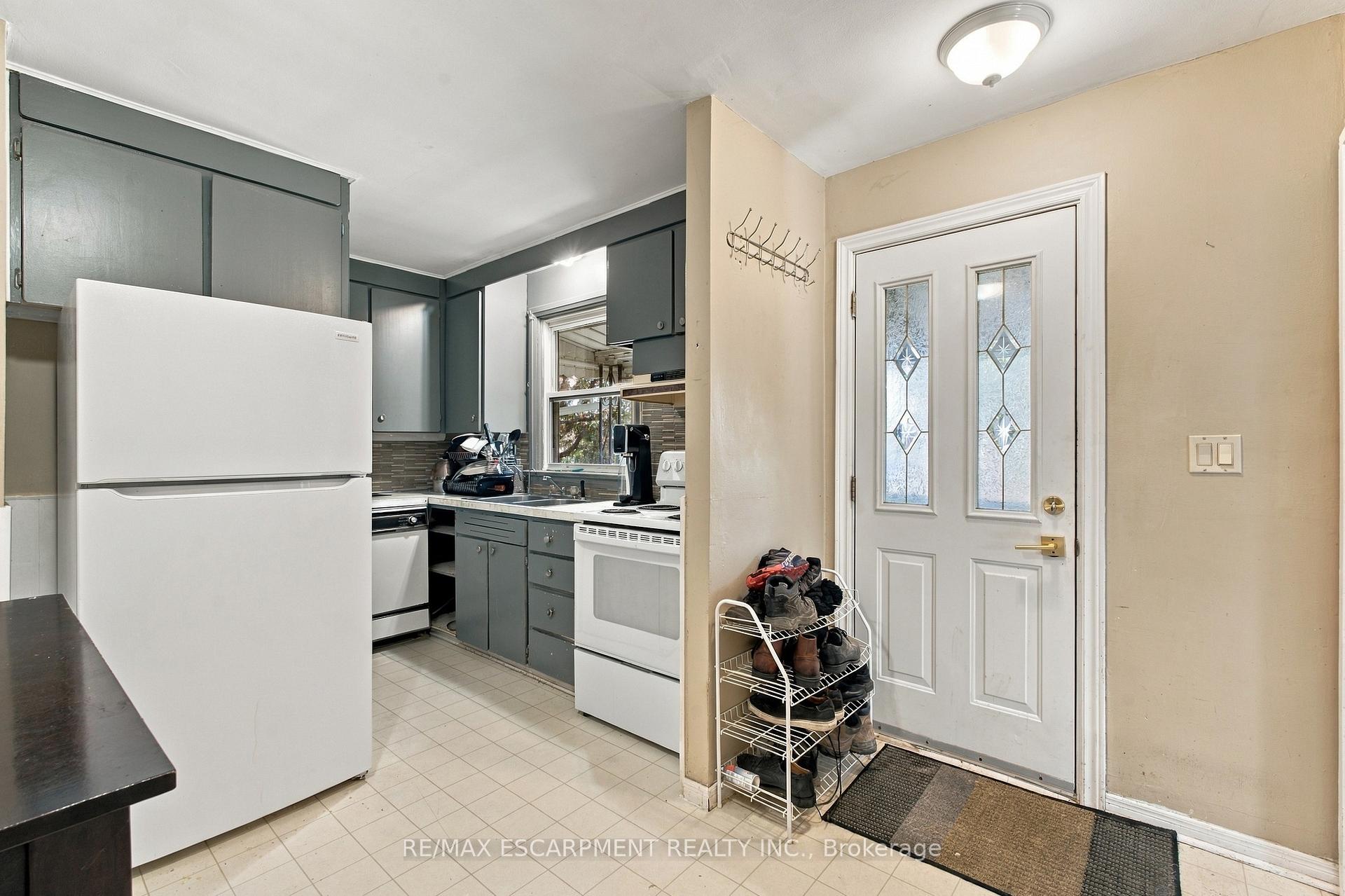 Photo 4 of 1054 Glendor Avenue, Burlington, Freeman — HOMEH