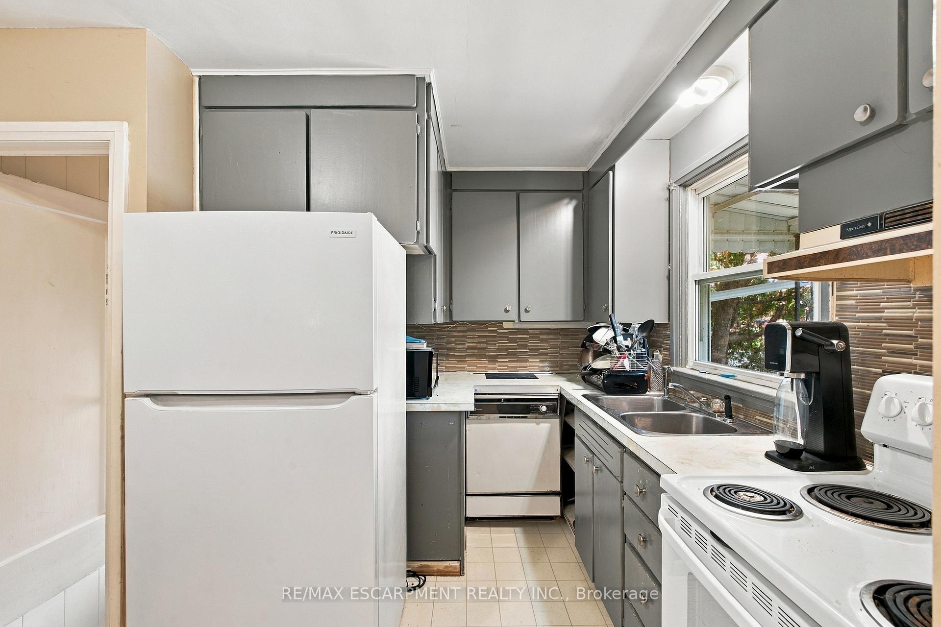 Photo 5 of 1054 Glendor Avenue, Burlington, Freeman — HOMEH