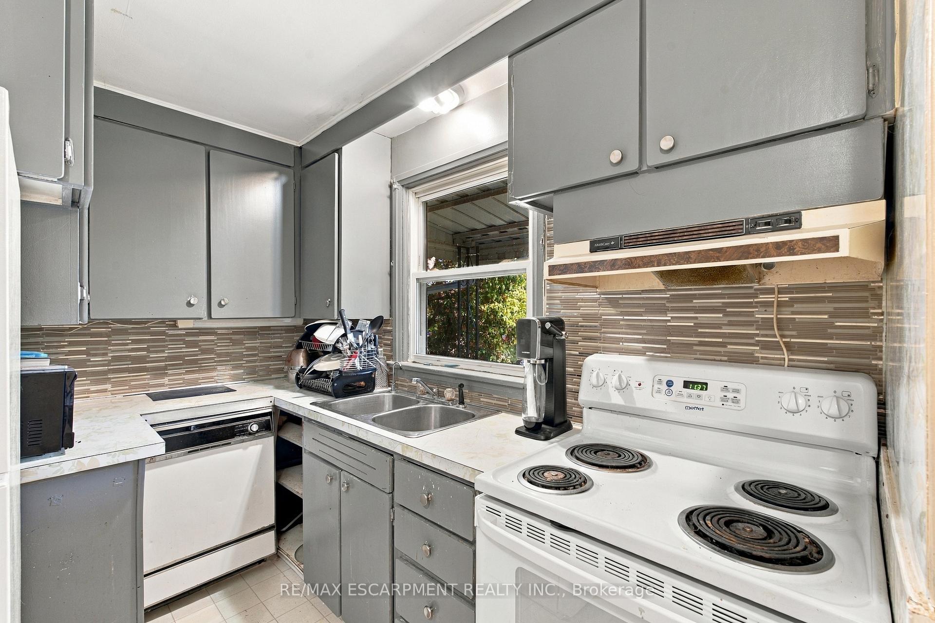 Photo 6 of 1054 Glendor Avenue, Burlington, Freeman — HOMEH