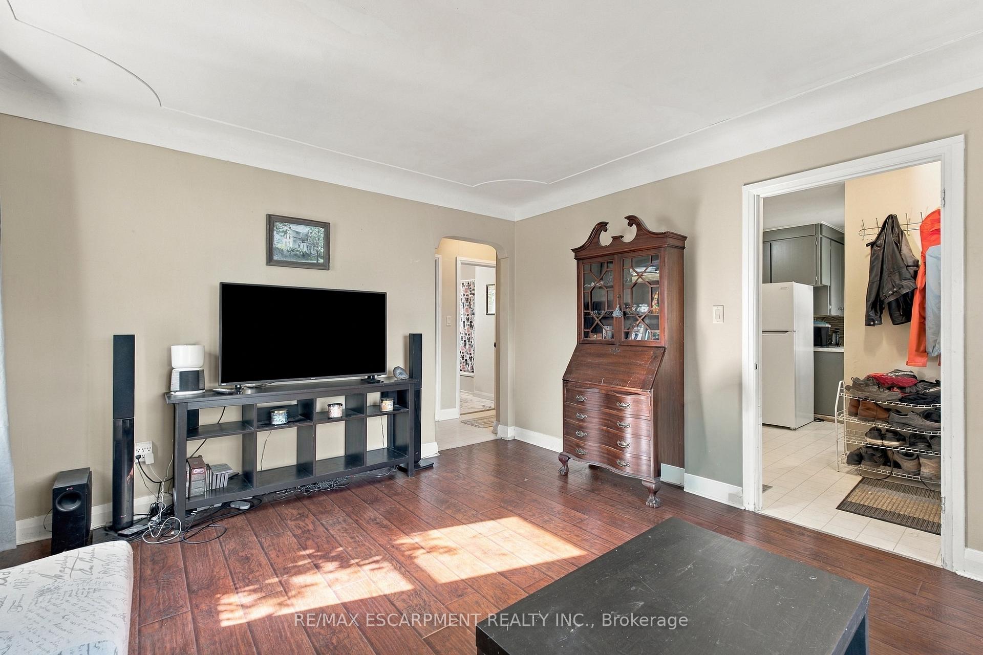 Photo 8 of 1054 Glendor Avenue, Burlington, Freeman — HOMEH
