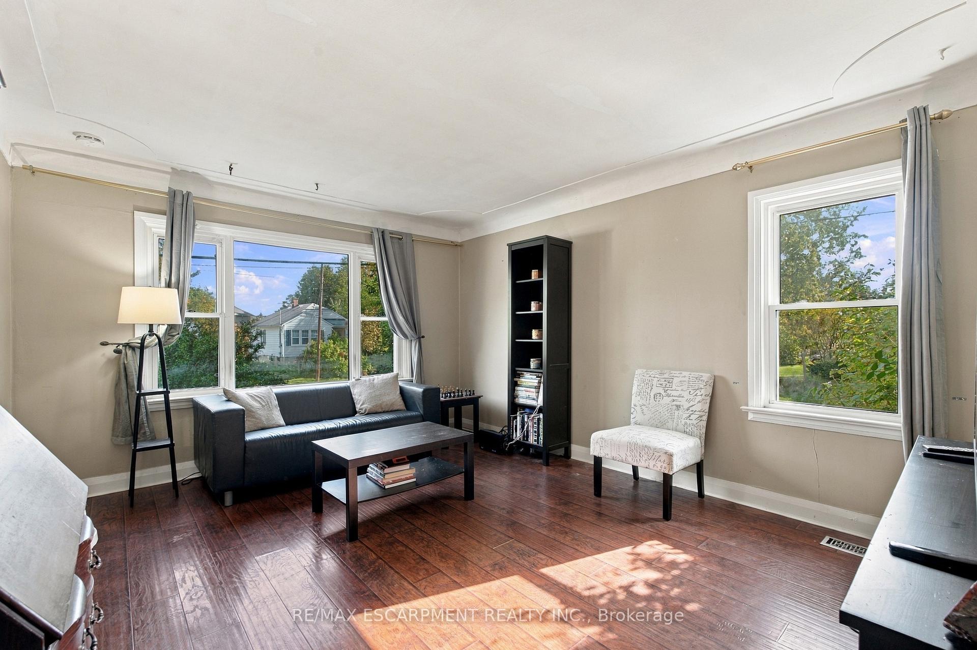 Photo 9 of 1054 Glendor Avenue, Burlington, Freeman — HOMEH