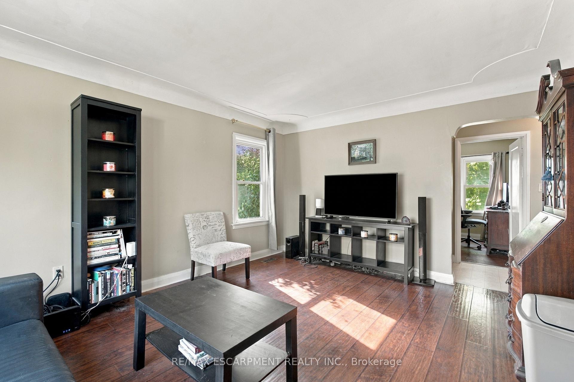 Photo 10 of 1054 Glendor Avenue, Burlington, Freeman — HOMEH