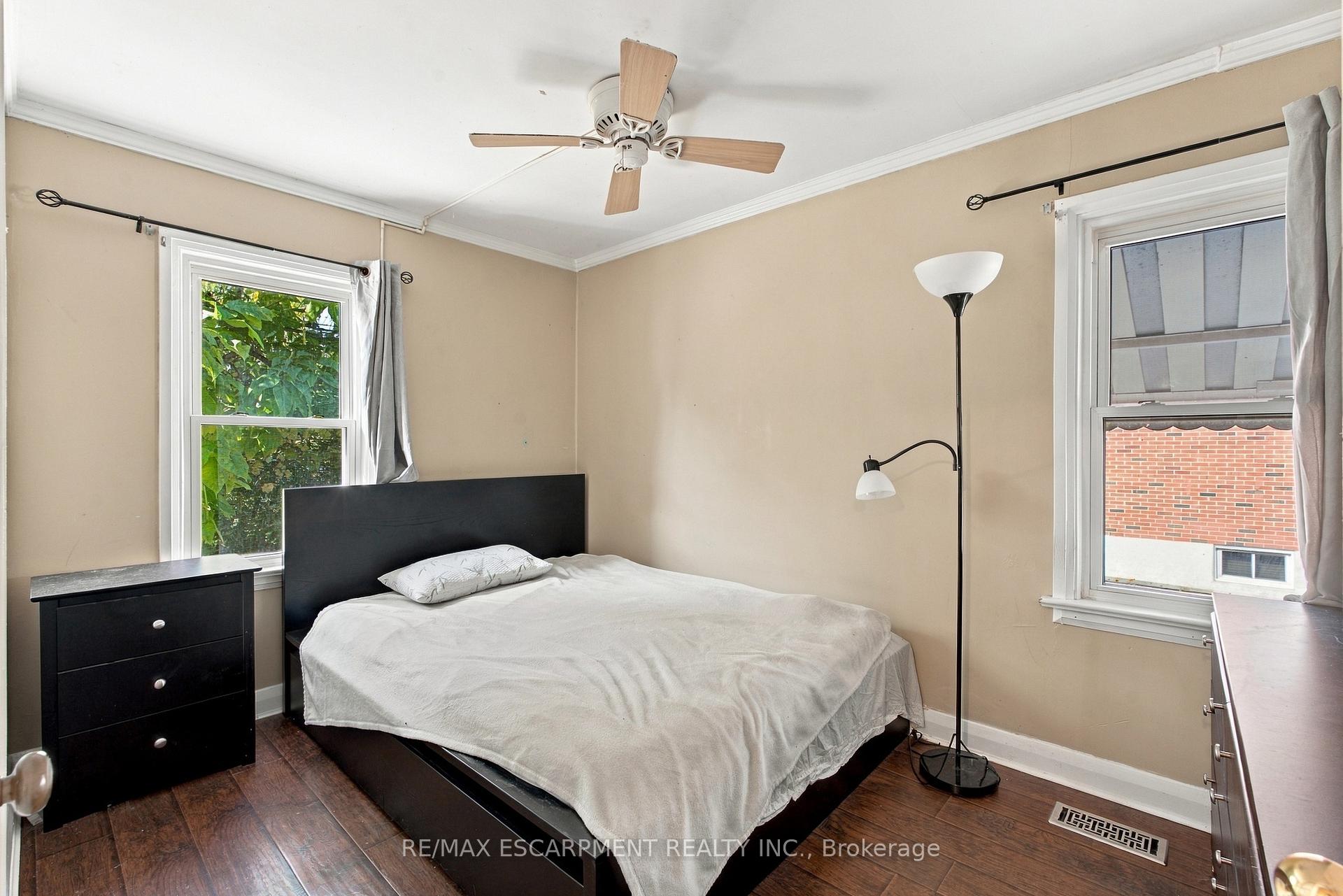 Photo 11 of 1054 Glendor Avenue, Burlington, Freeman — HOMEH
