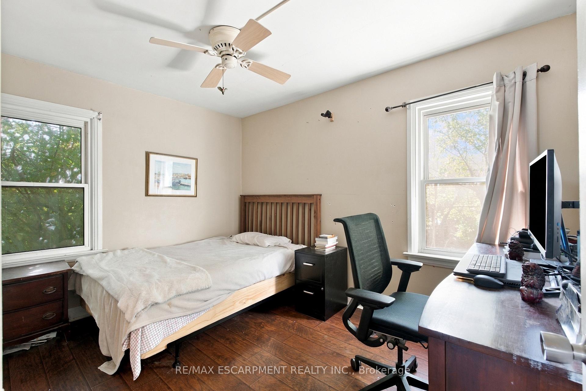 Photo 12 of 1054 Glendor Avenue, Burlington, Freeman — HOMEH