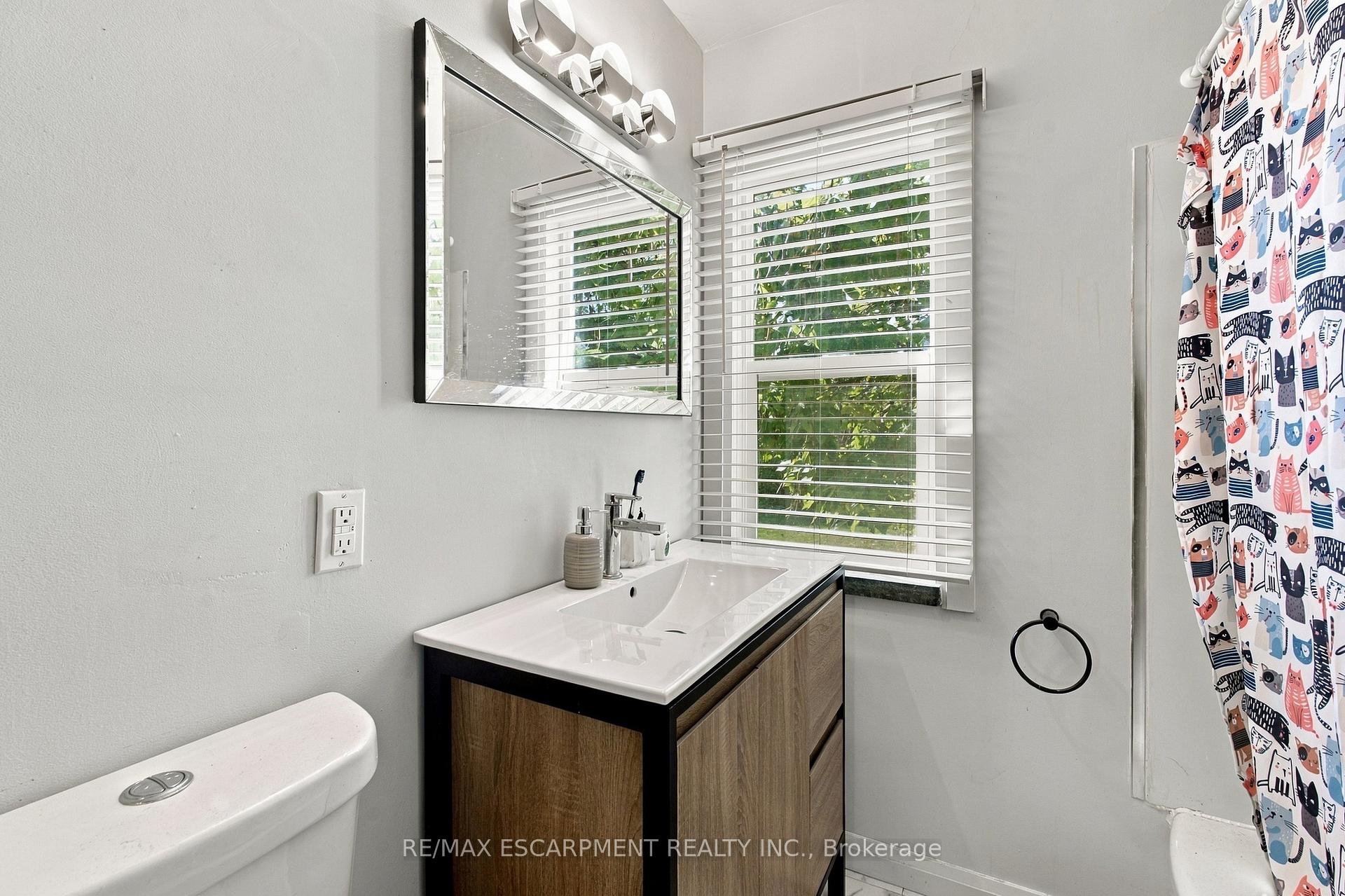 Photo 13 of 1054 Glendor Avenue, Burlington, Freeman — HOMEH