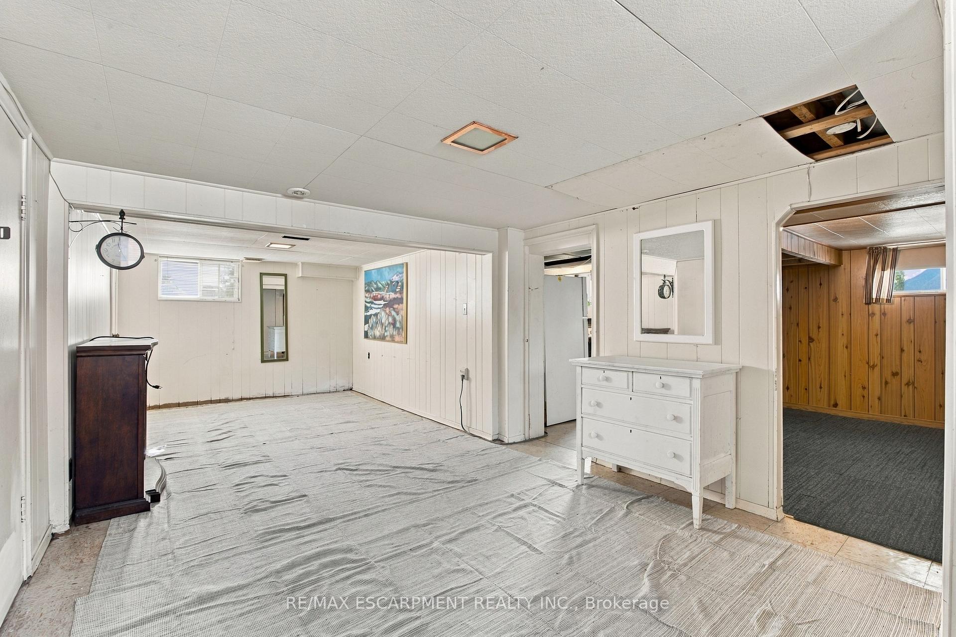 Photo 15 of 1054 Glendor Avenue, Burlington, Freeman — HOMEH