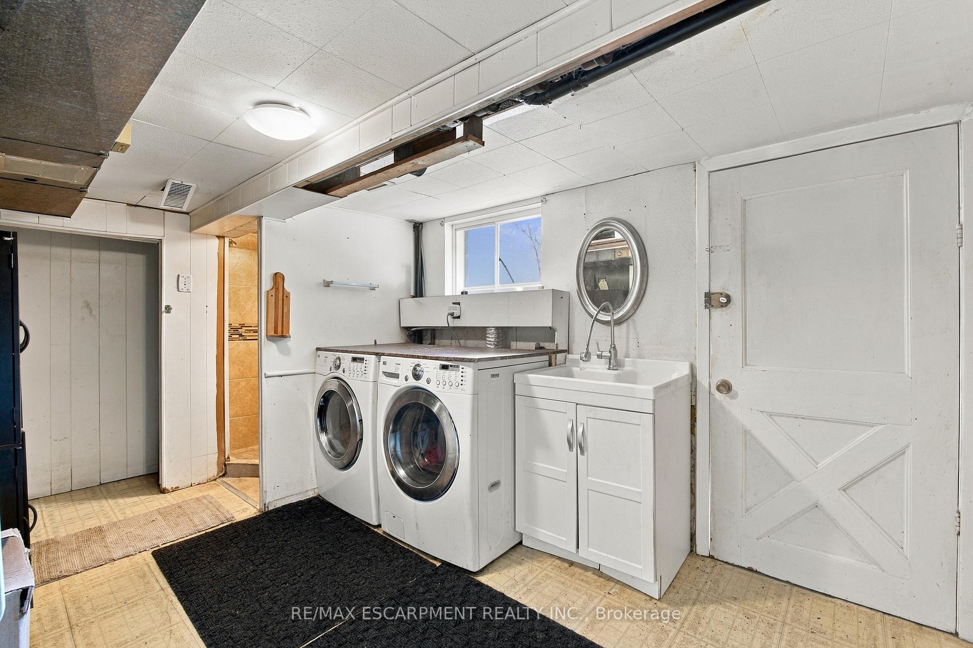 Photo 17 of 1054 Glendor Avenue, Burlington, Freeman — HOMEH