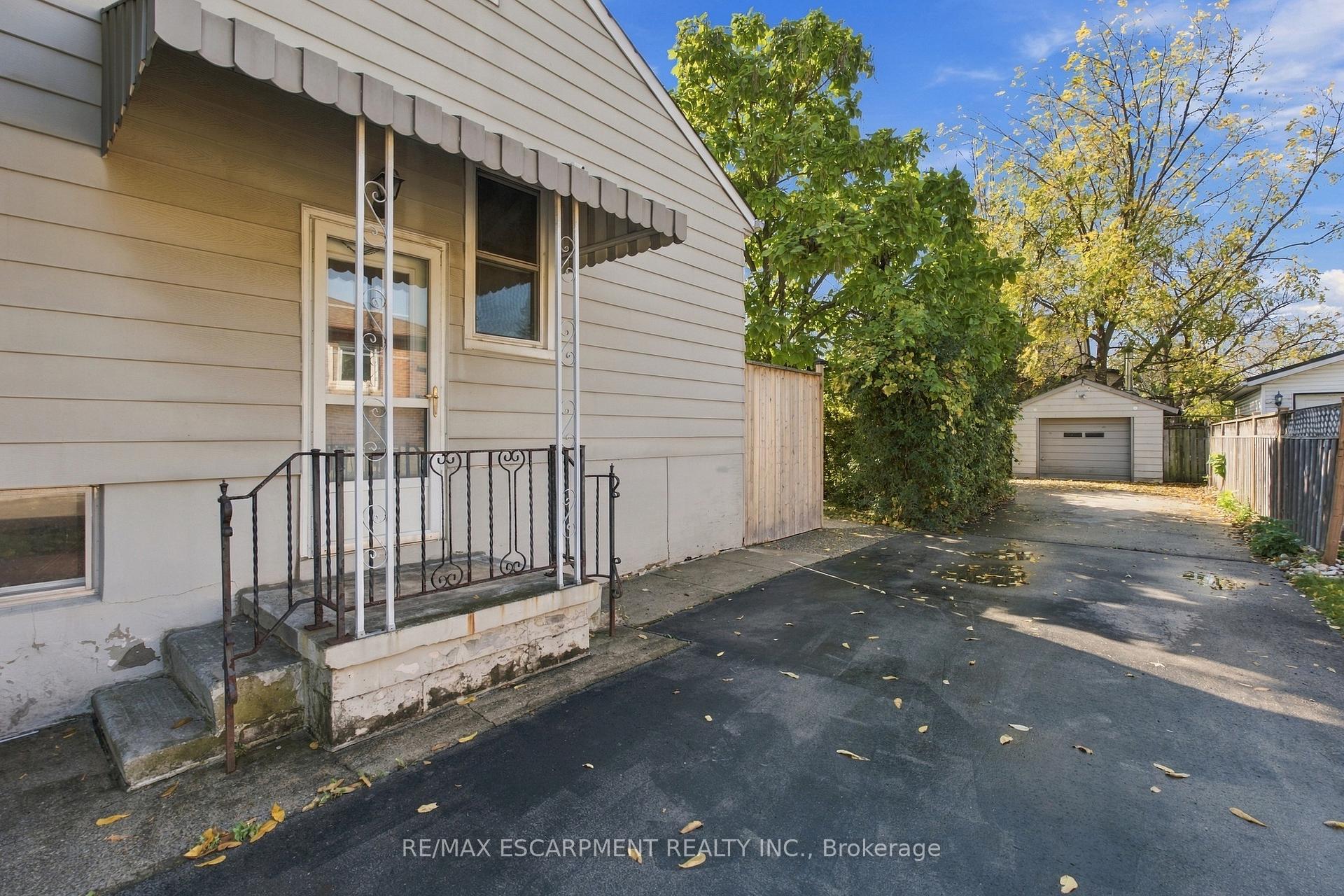 Photo 24 of 1054 Glendor Avenue, Burlington, Freeman — HOMEH