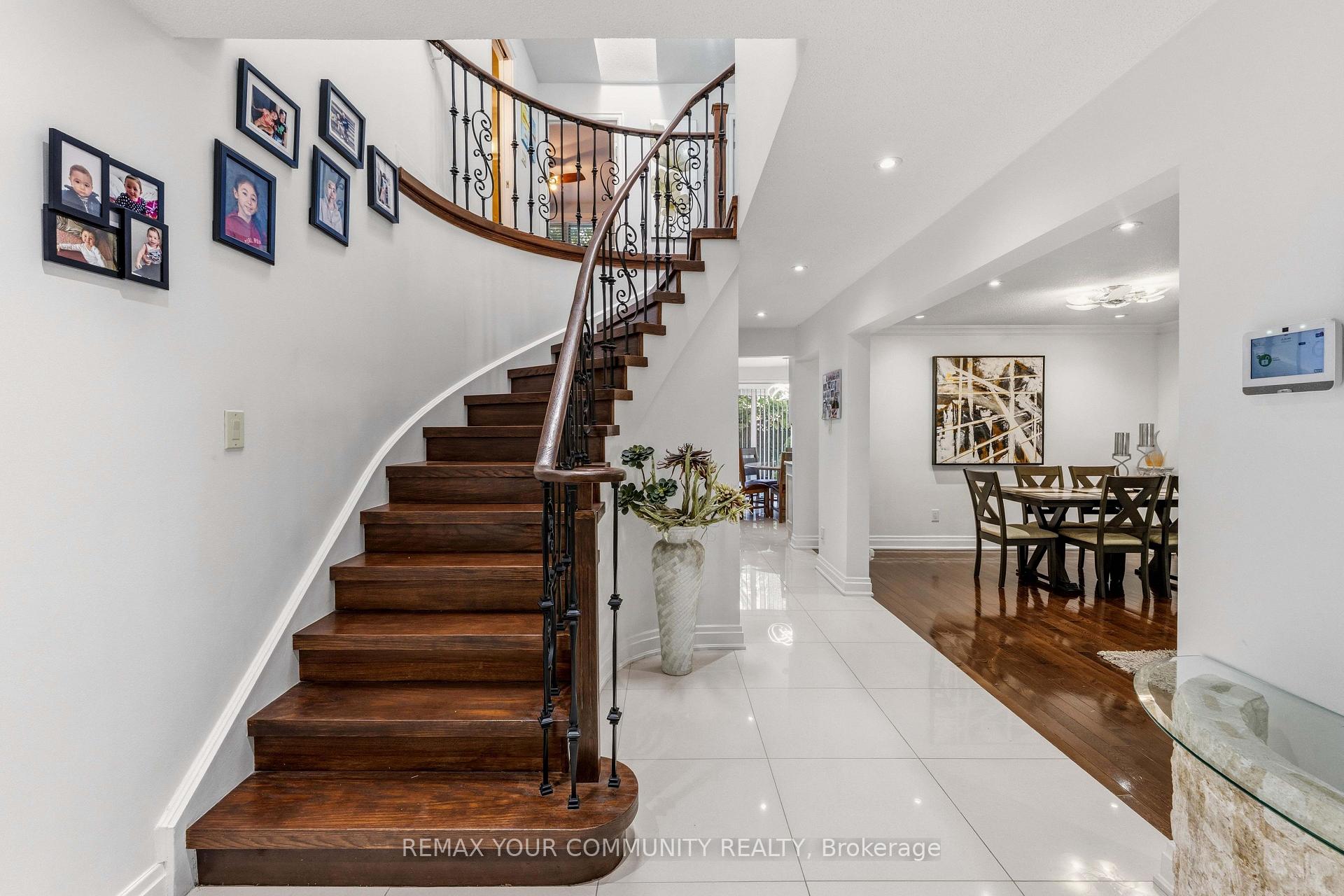 Photo 4 of 171 Rosedale Heights Drive, Vaughan, Uplands — HOMEH