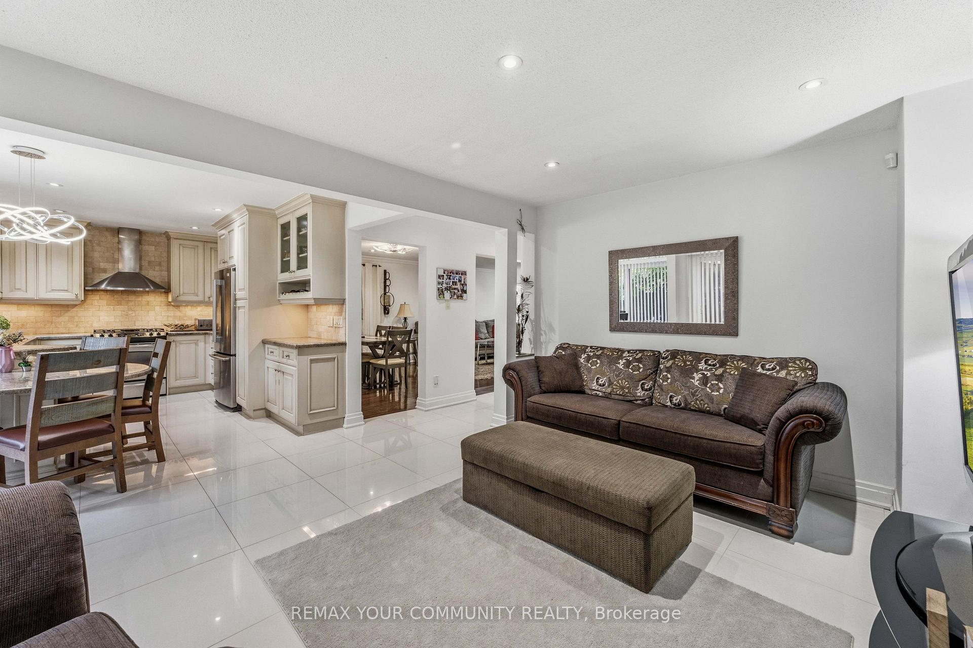 Photo 12 of 171 Rosedale Heights Drive, Vaughan, Uplands — HOMEH