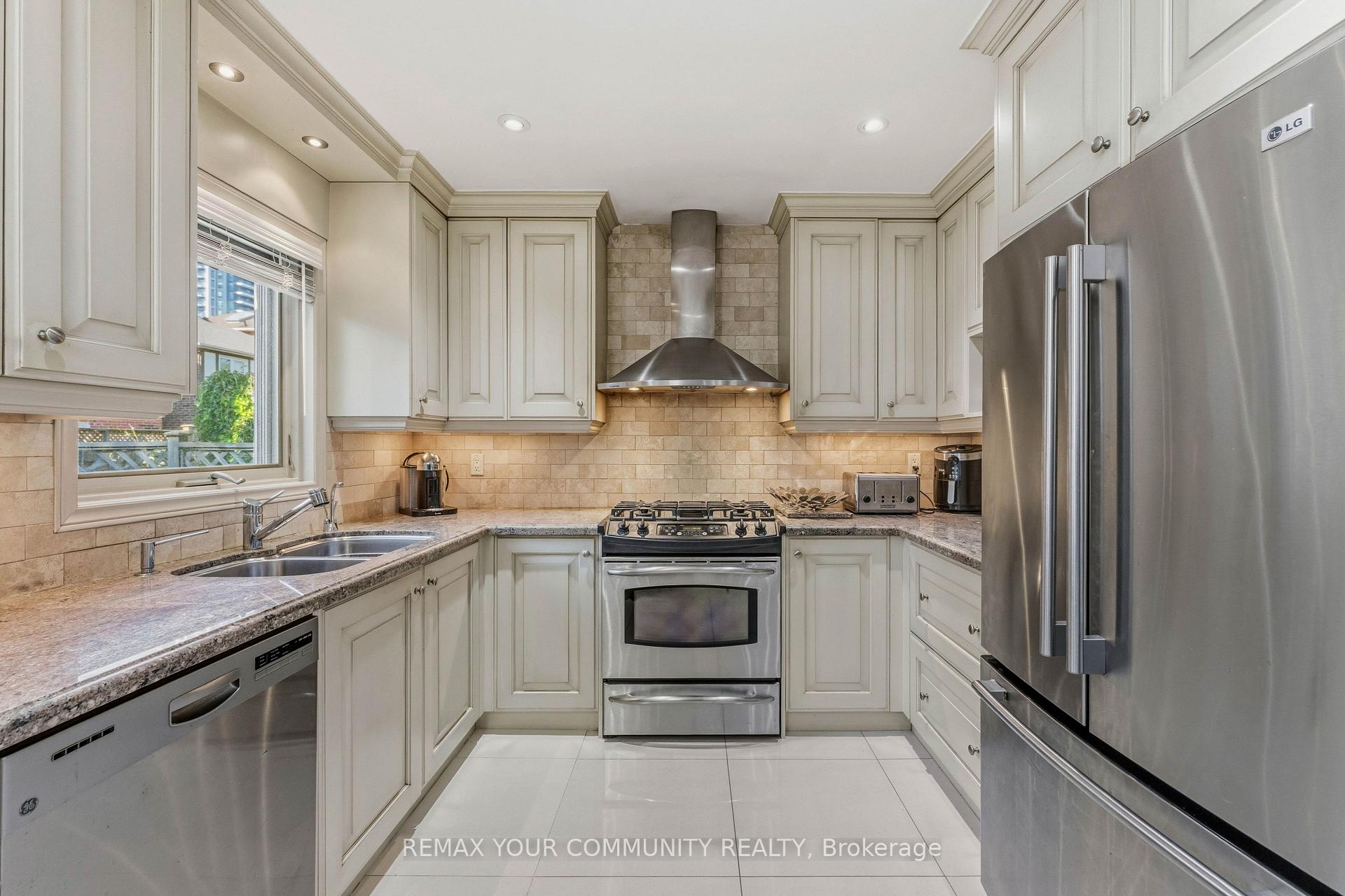 Photo 16 of 171 Rosedale Heights Drive, Vaughan, Uplands — HOMEH