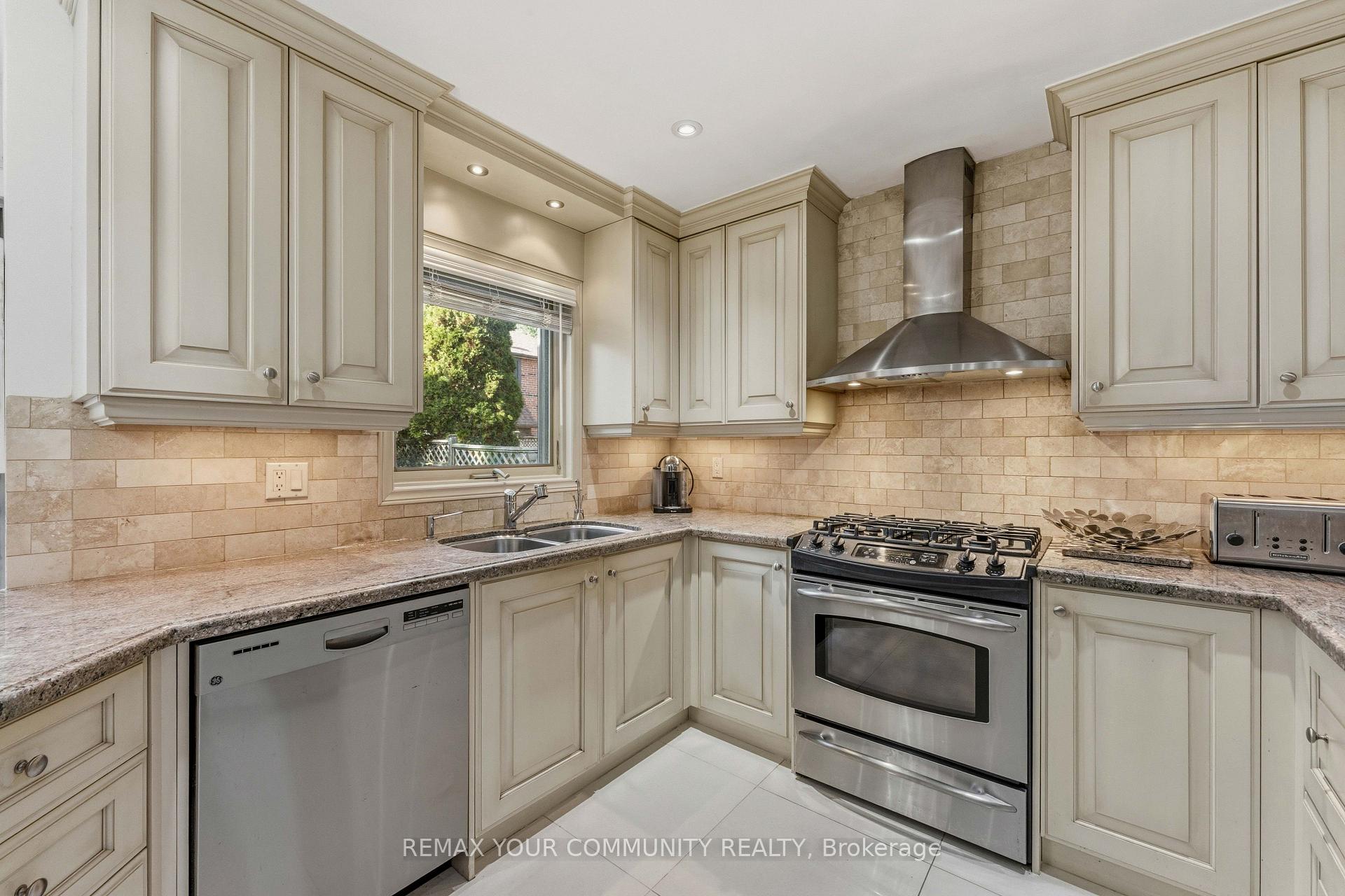 Photo 17 of 171 Rosedale Heights Drive, Vaughan, Uplands — HOMEH