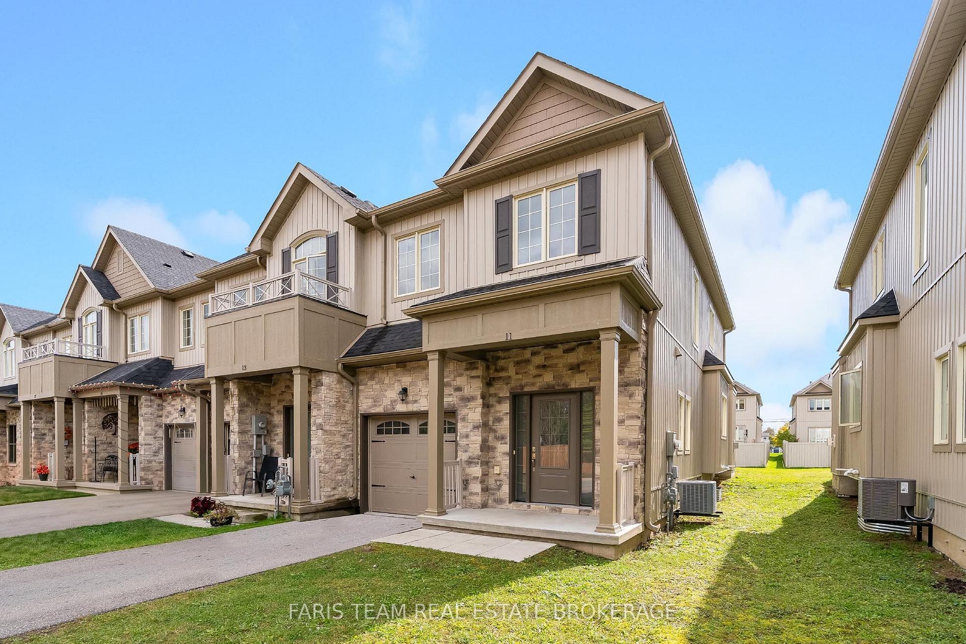 Photo 3 of 11 Churchlea Mews, Orillia — HOMEH