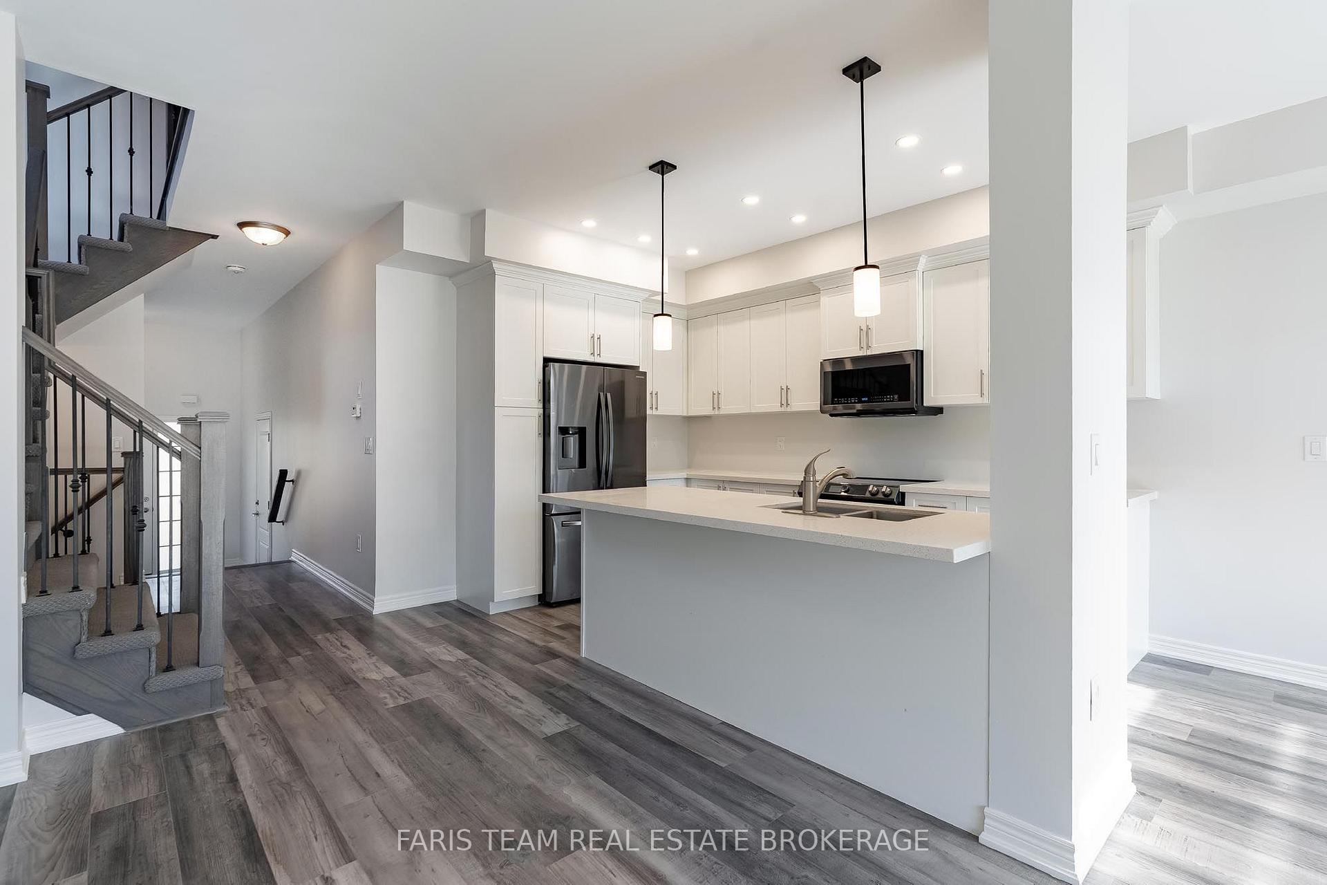 Photo 5 of 11 Churchlea Mews, Orillia — HOMEH