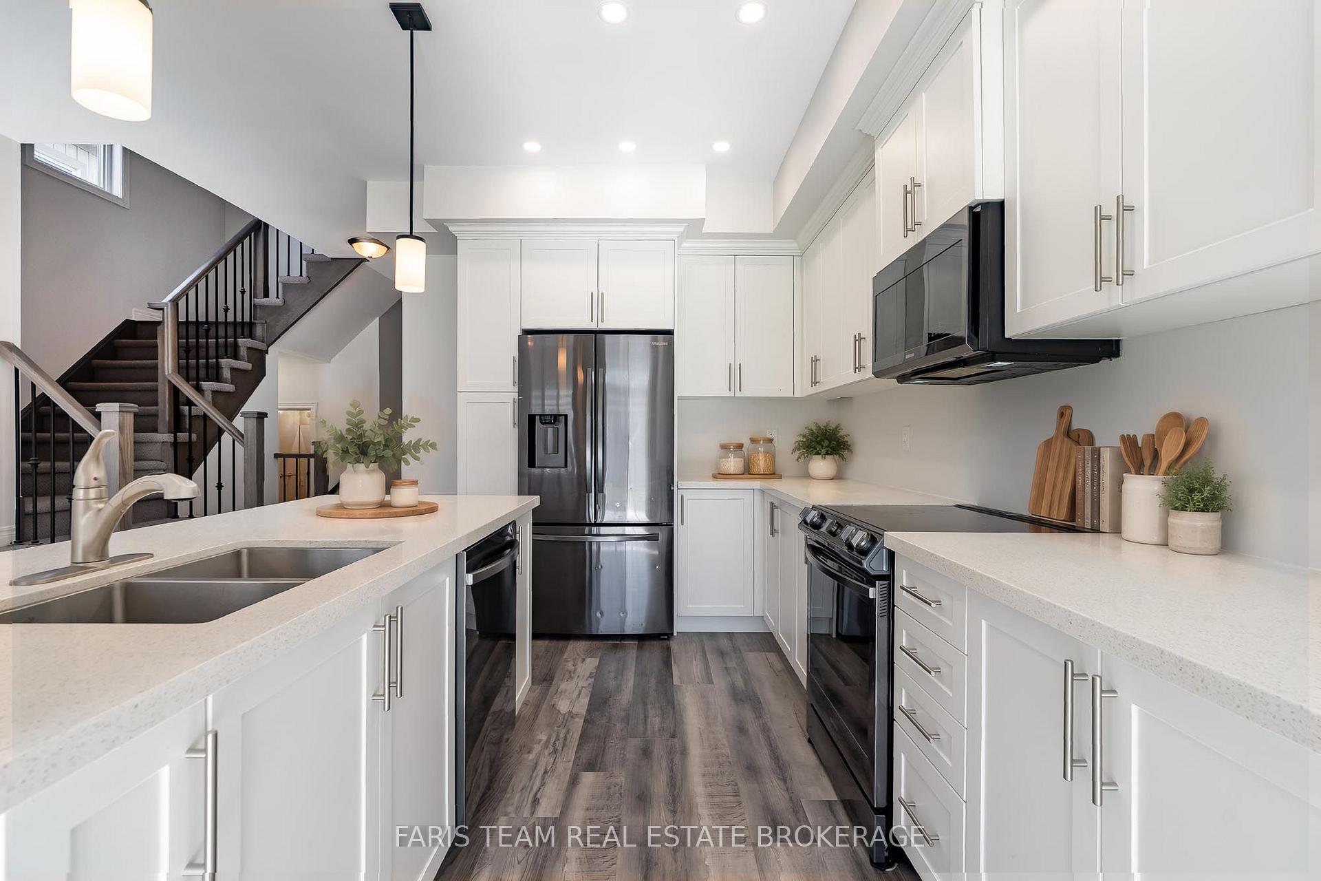 Photo 6 of 11 Churchlea Mews, Orillia — HOMEH