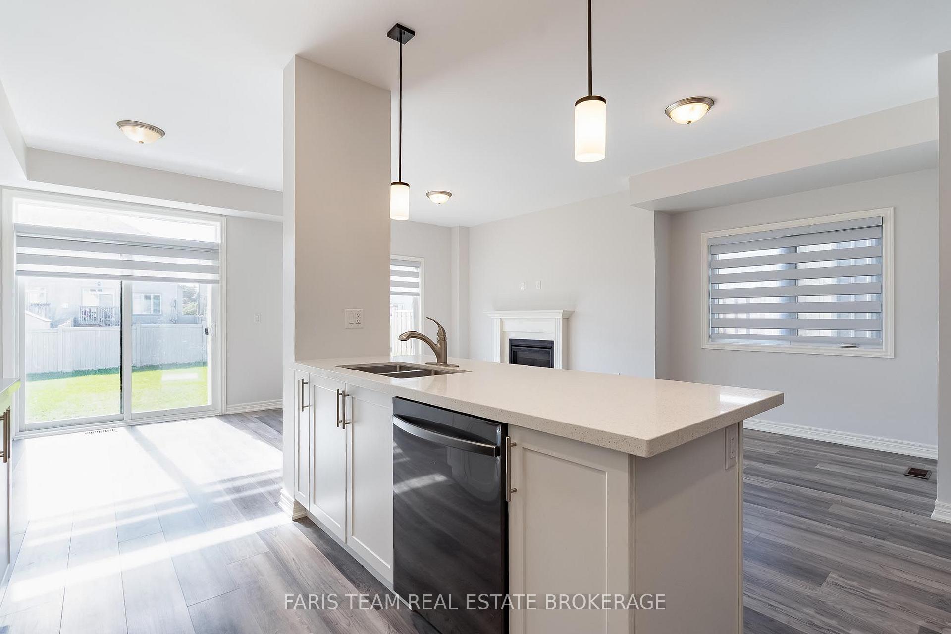 Photo 7 of 11 Churchlea Mews, Orillia — HOMEH