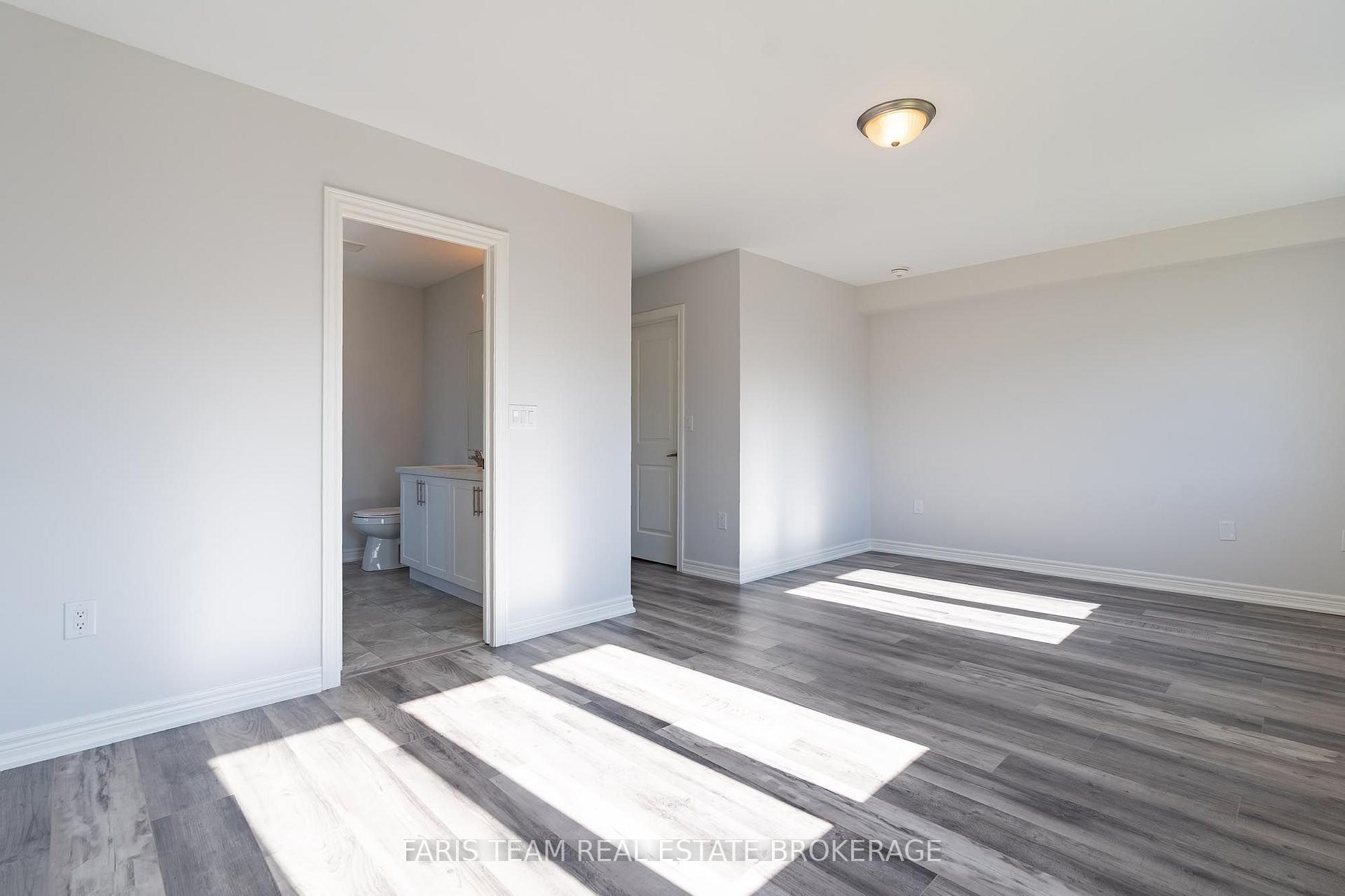 Photo 14 of 11 Churchlea Mews, Orillia — HOMEH