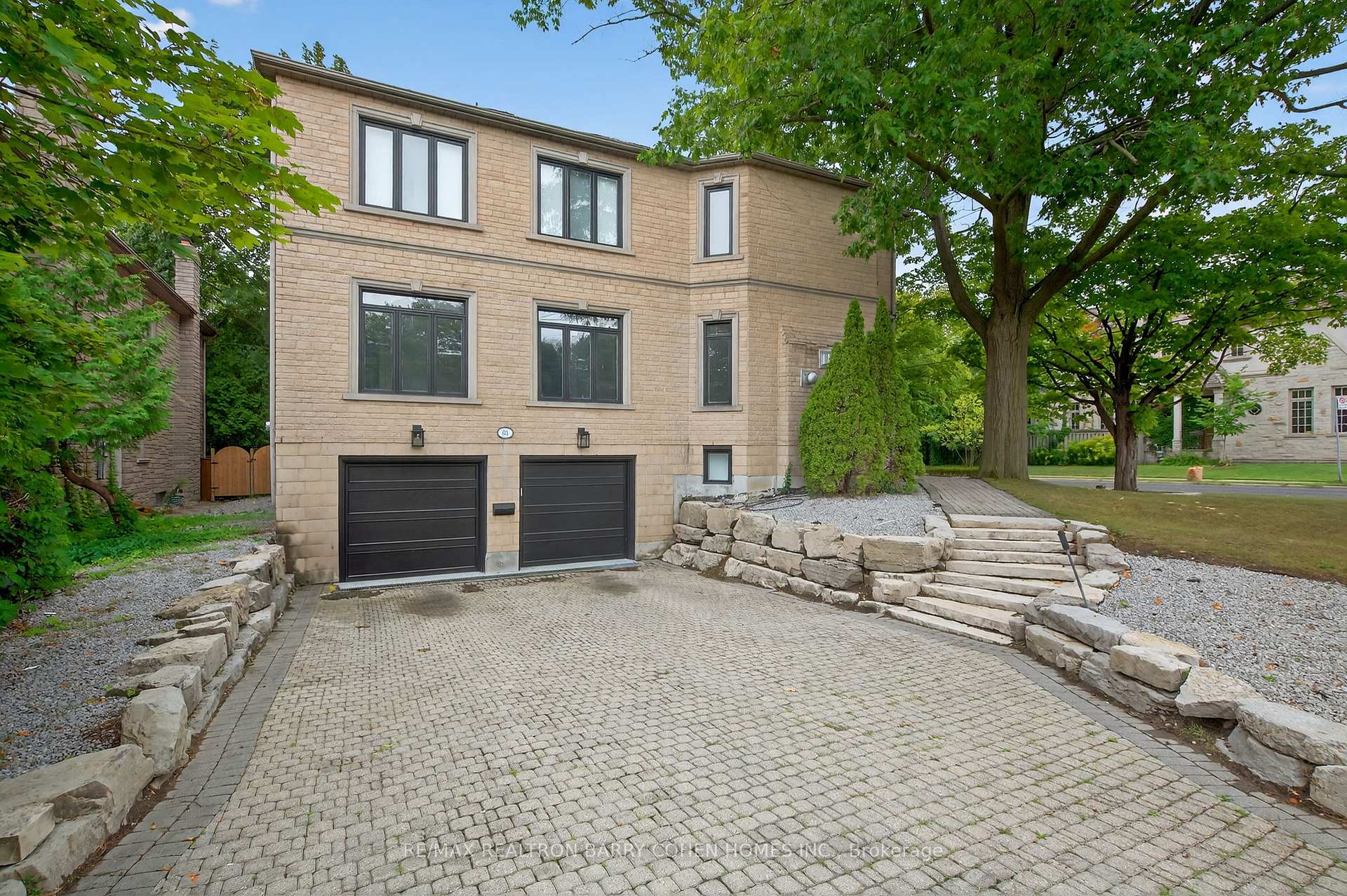 Photo 5 of 63 Gordon Road, North York, St. Andrew-Windfields — HOMEH