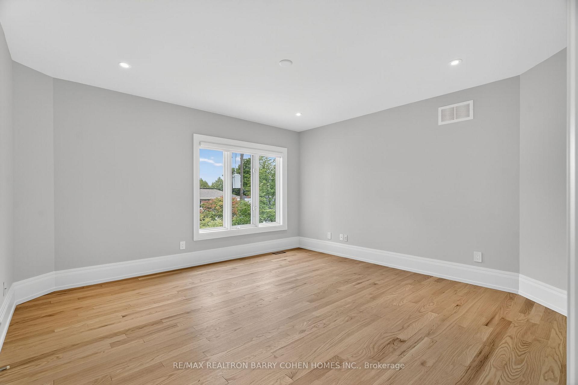 Photo 25 of 63 Gordon Road, North York, St. Andrew-Windfields — HOMEH