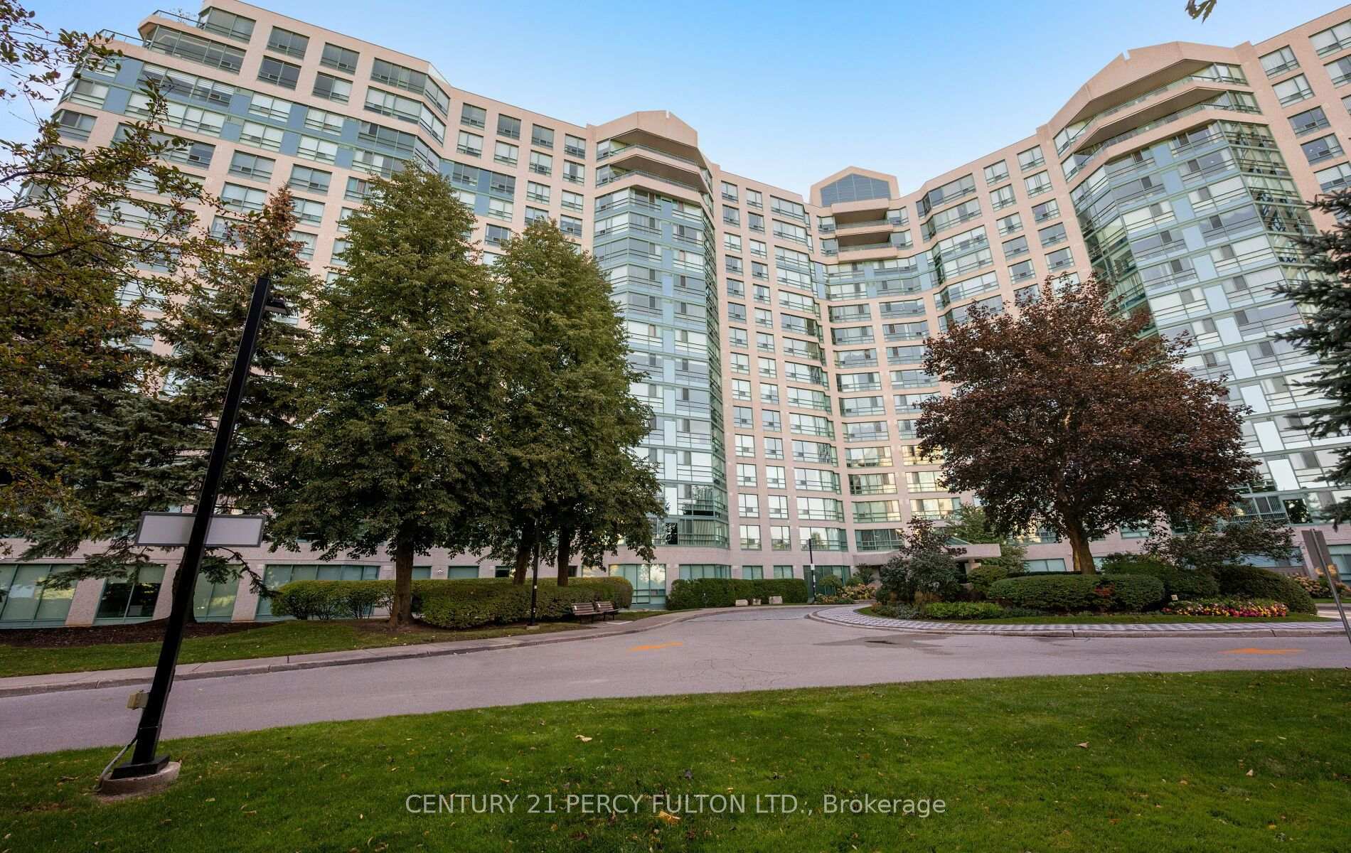 Photo 2 of Unit 624, 7825 Bayview Avenue, Markham, Aileen-Willowbrook — HOMEH