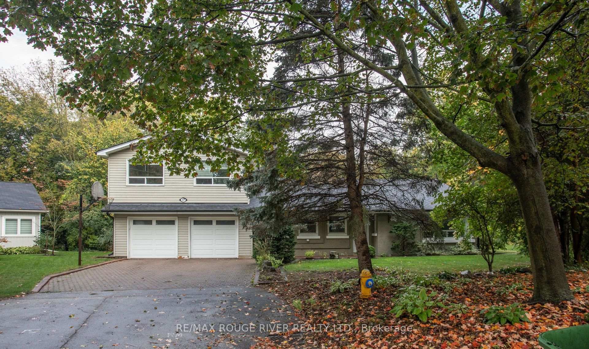 Photo 2 of 37 Acland Crescent, Scarborough, Highland Creek — HOMEH