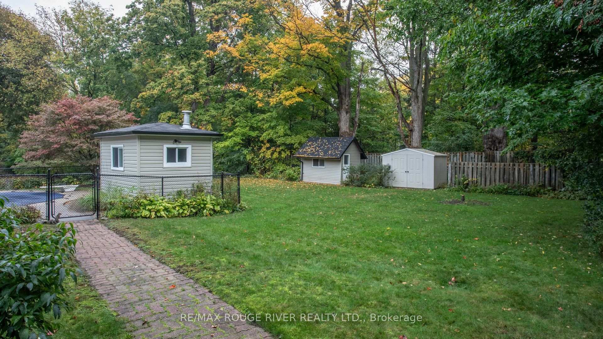 Photo 3 of 37 Acland Crescent, Scarborough, Highland Creek — HOMEH