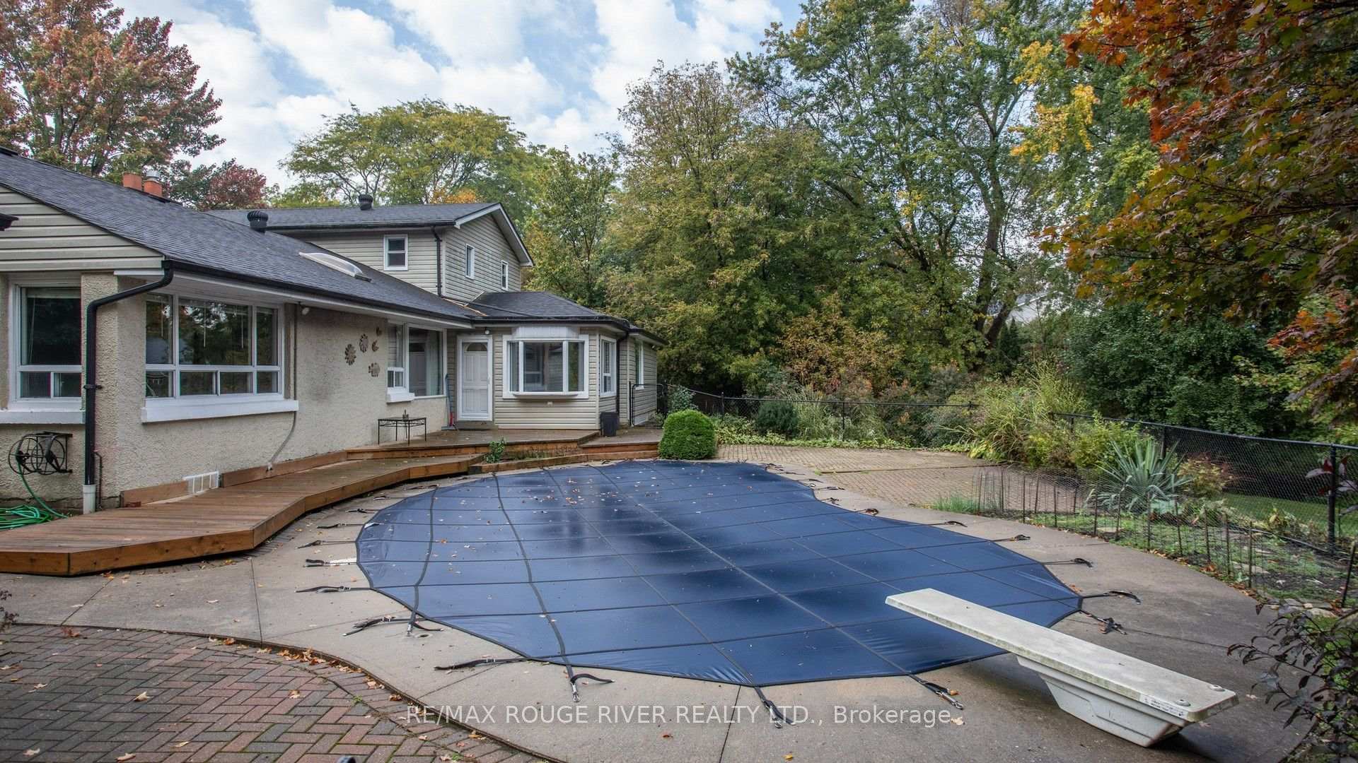 Photo 4 of 37 Acland Crescent, Scarborough, Highland Creek — HOMEH