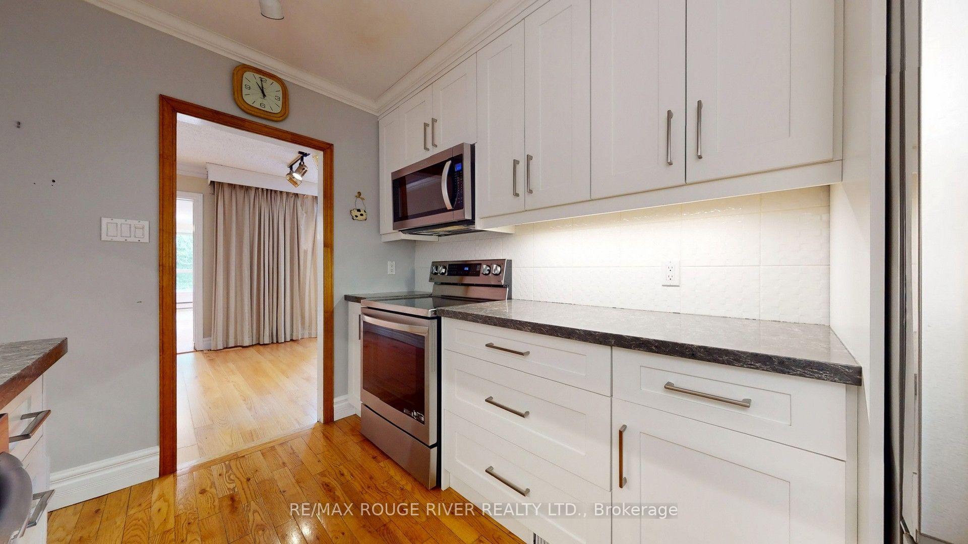 Photo 7 of 37 Acland Crescent, Scarborough, Highland Creek — HOMEH