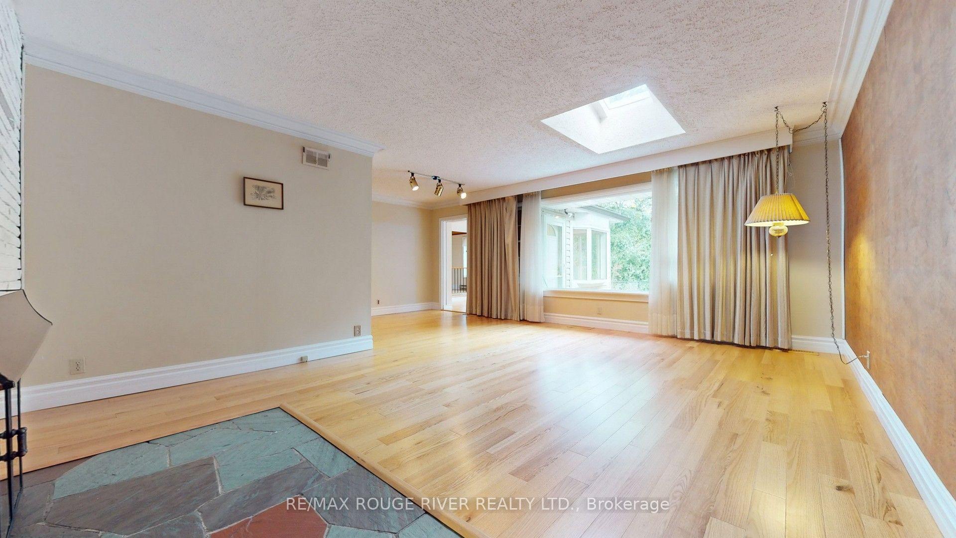 Photo 10 of 37 Acland Crescent, Scarborough, Highland Creek — HOMEH