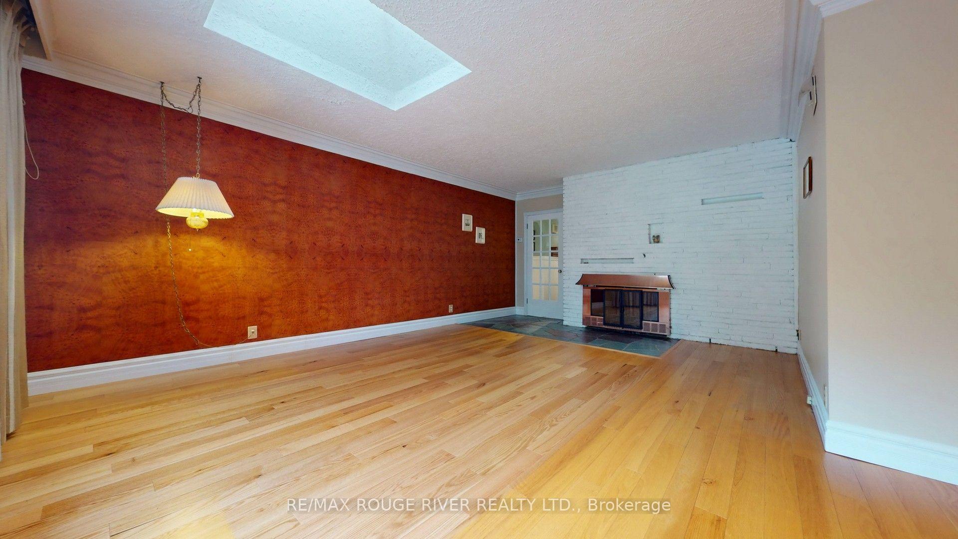 Photo 13 of 37 Acland Crescent, Scarborough, Highland Creek — HOMEH