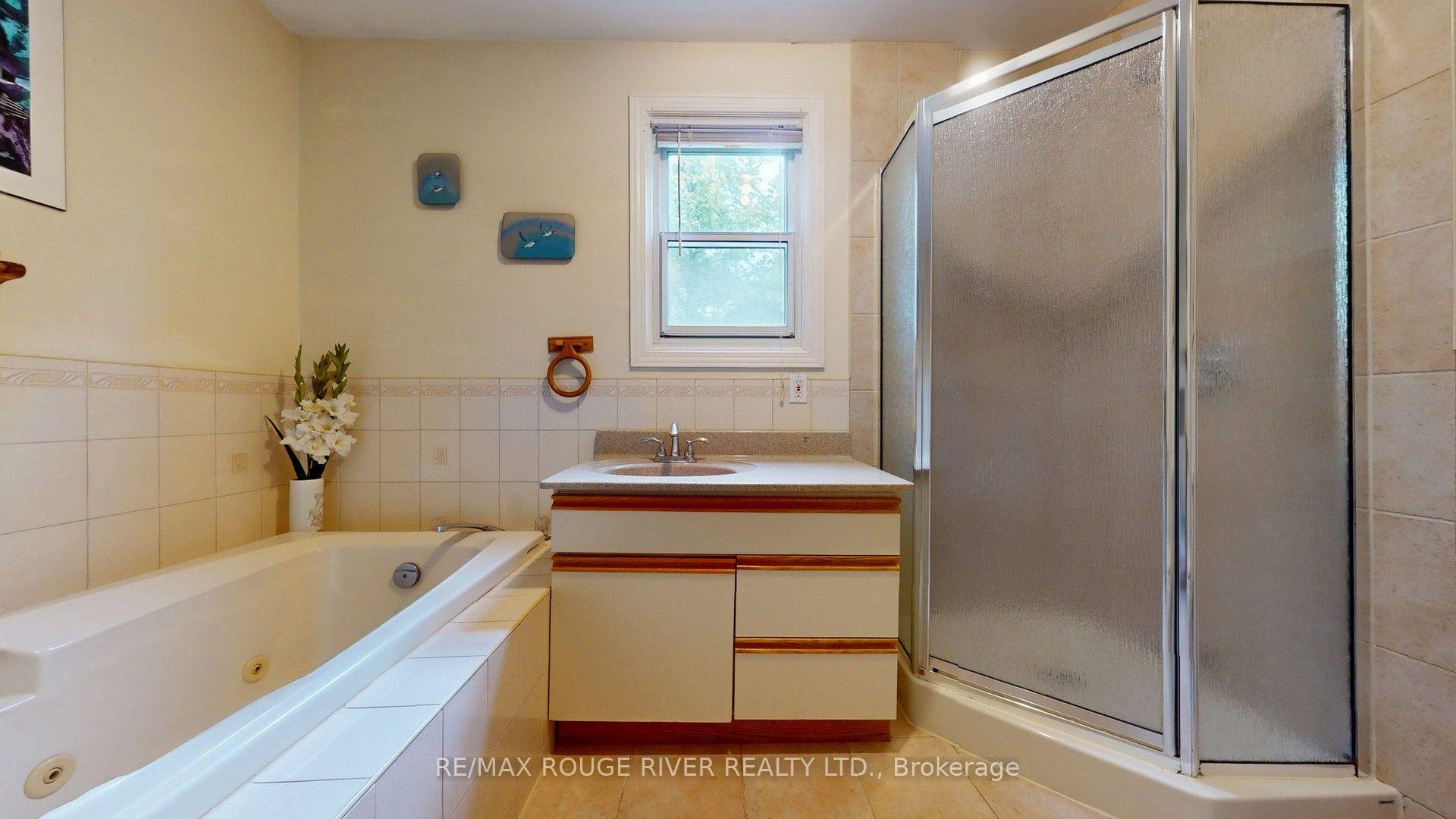 Photo 32 of 37 Acland Crescent, Scarborough, Highland Creek — HOMEH