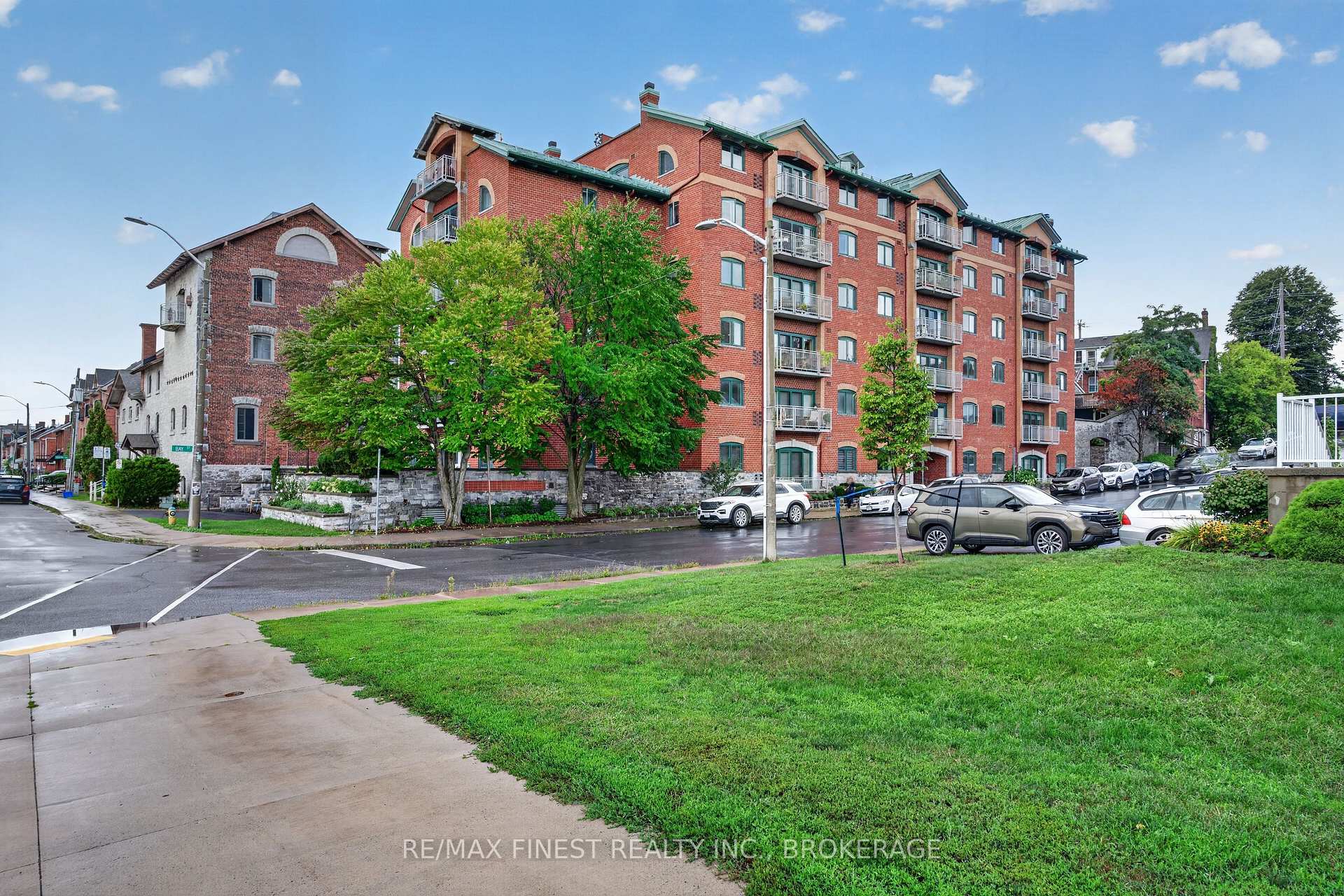 Photo of Unit 302, 2 Bay Street