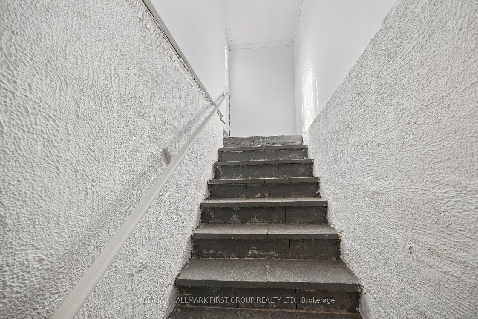 Photo 38 of 1870 Larksmere Court, Pickering, Village East — HOMEH