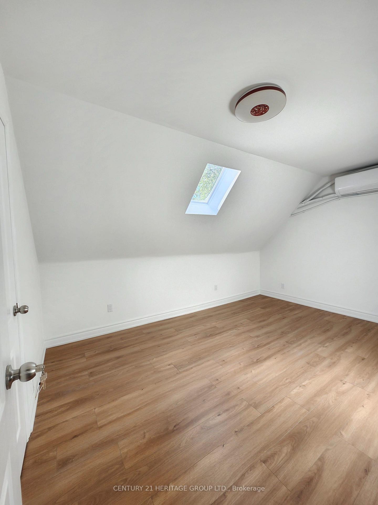 Photo 4 of Unit 3, 1356 Avenue Road, Toronto, Lawrence Park South — HOMEH