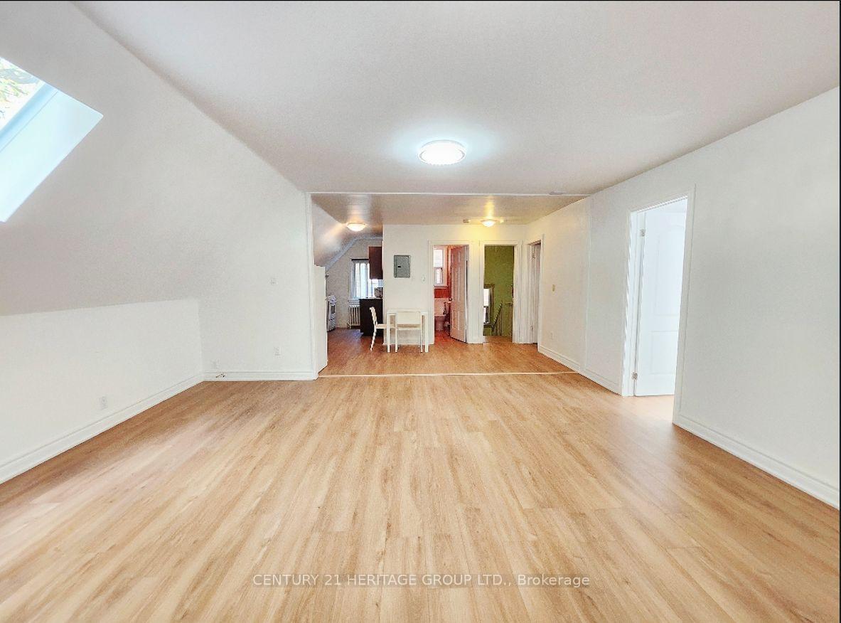 Photo 2 of Unit 3, 1356 Avenue Road, Toronto, Lawrence Park South — HOMEH