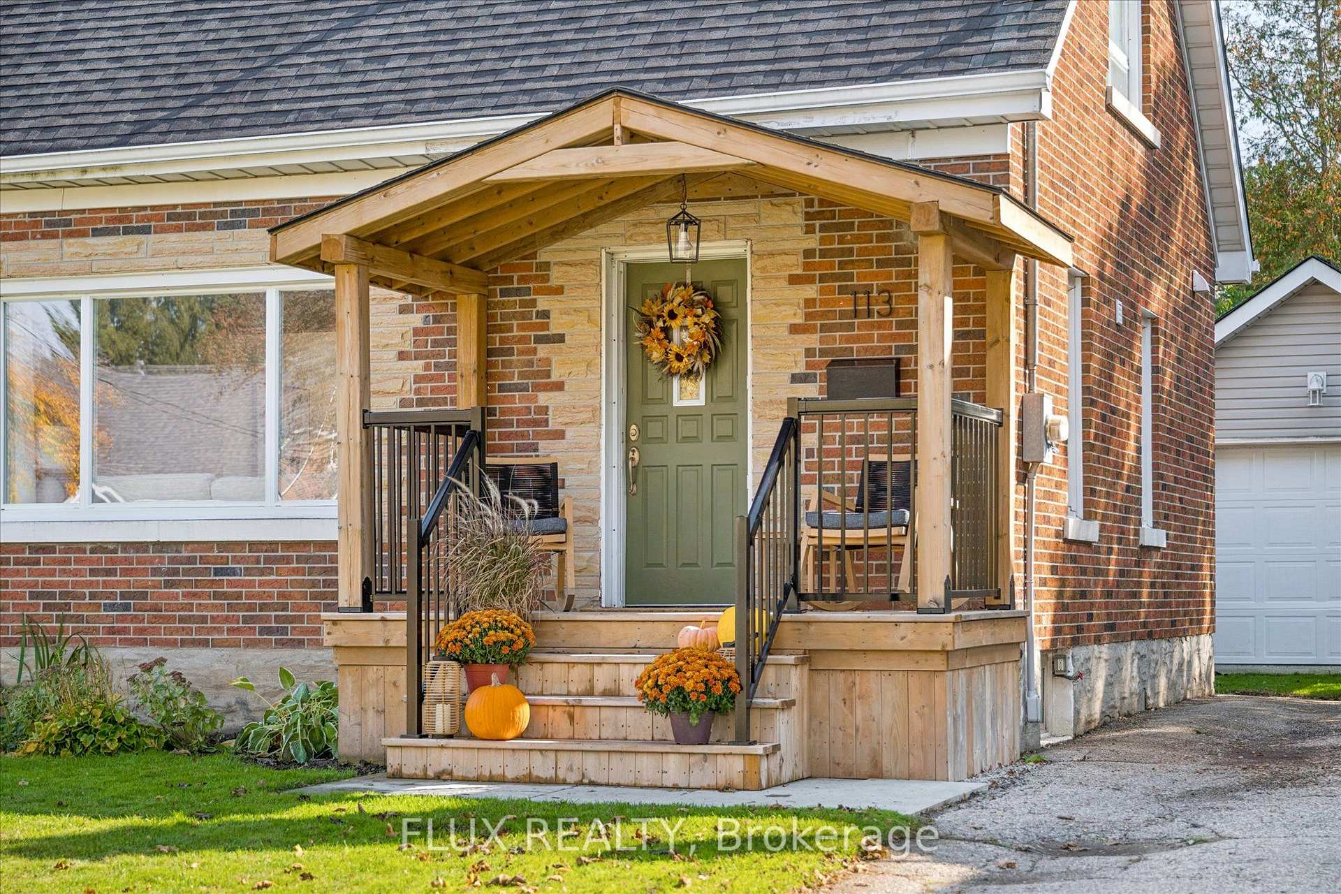 Photo 2 of 113 Adelaide Street, Kitchener, Cherry Hill — HOMEH