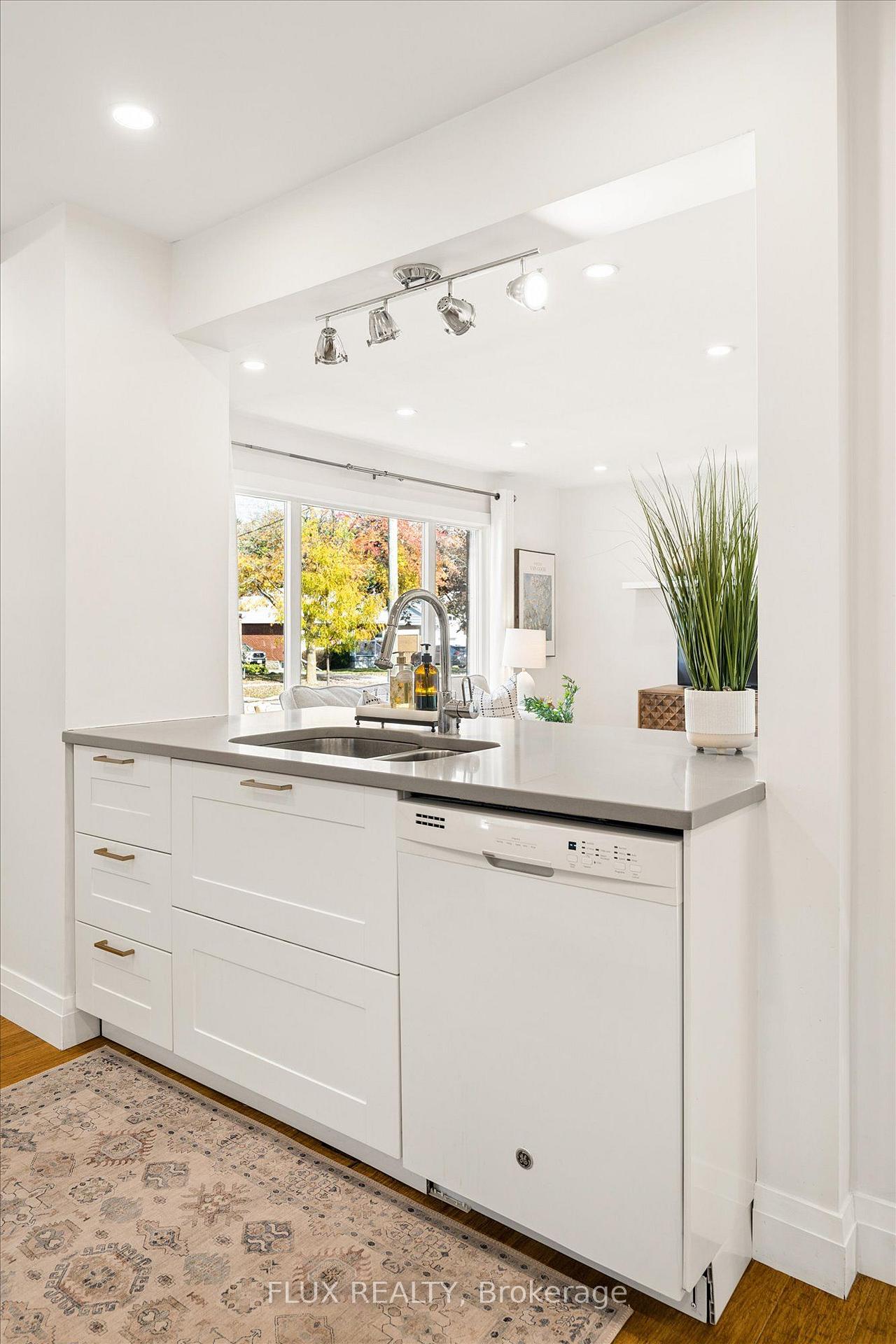 Photo 17 of 113 Adelaide Street, Kitchener, Cherry Hill — HOMEH