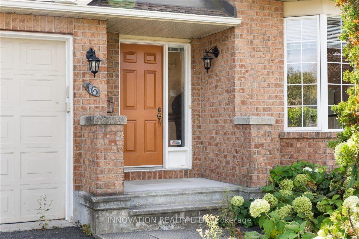 Photo 4 of 16 Jack Aaron Drive, Ottawa, Craig Henry/Woodvale — HOMEH