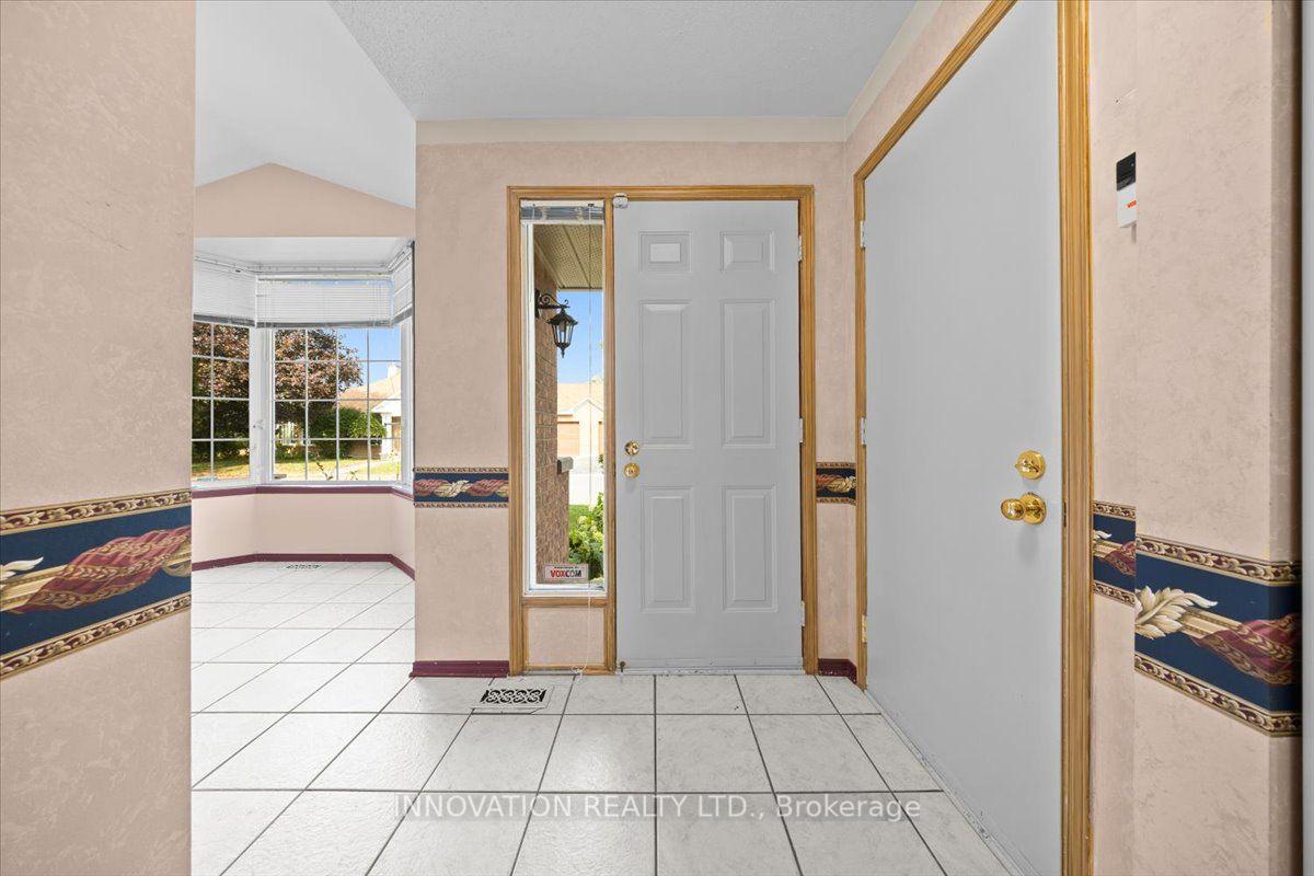 Photo 5 of 16 Jack Aaron Drive, Ottawa, Craig Henry/Woodvale — HOMEH