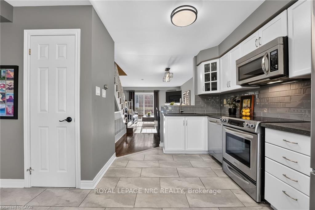 Photo 13 of 3480 Upper Middle Road, Burlington, Palmer — HOMEH