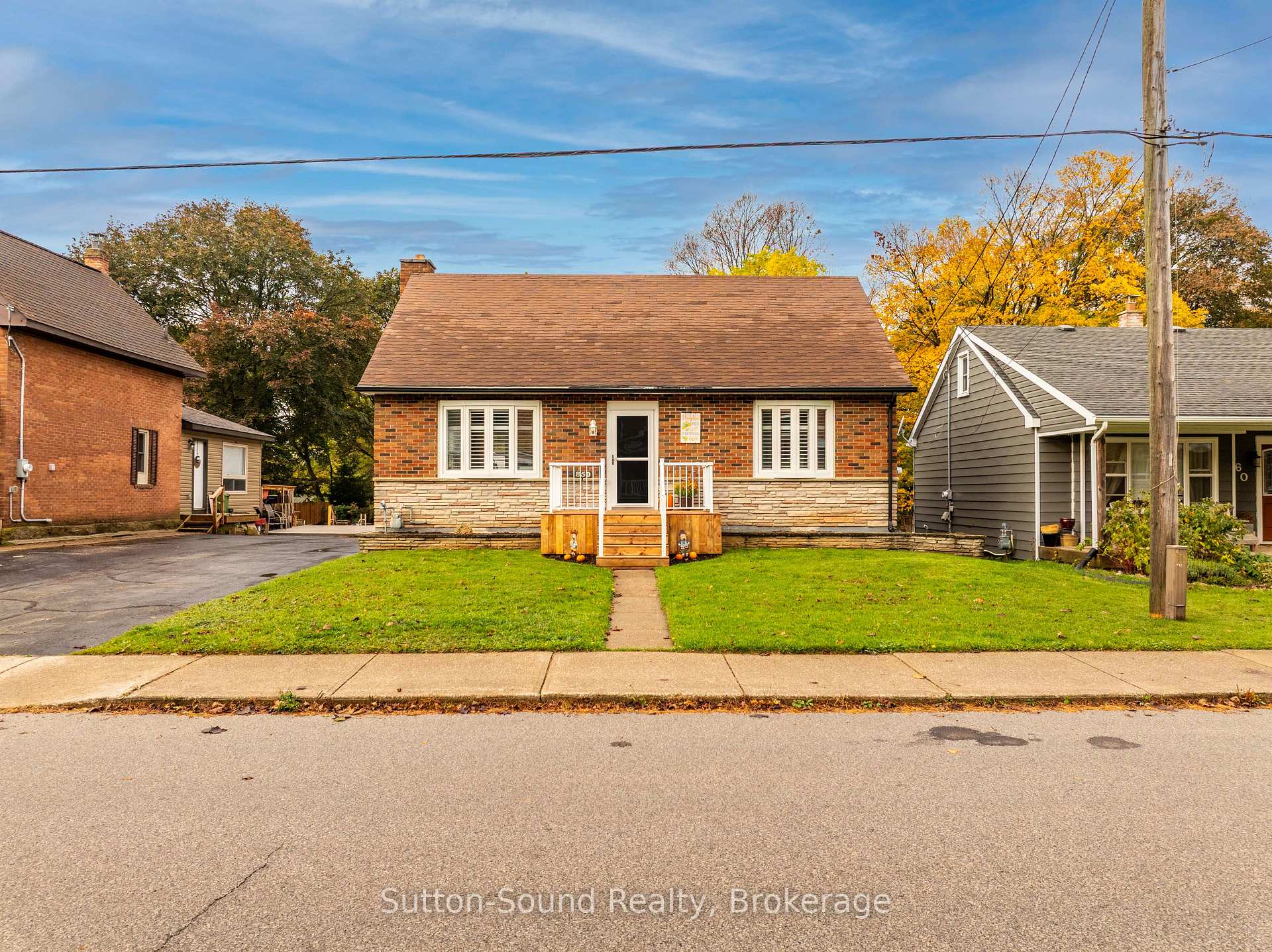 Photo of 850 8th Avenue E