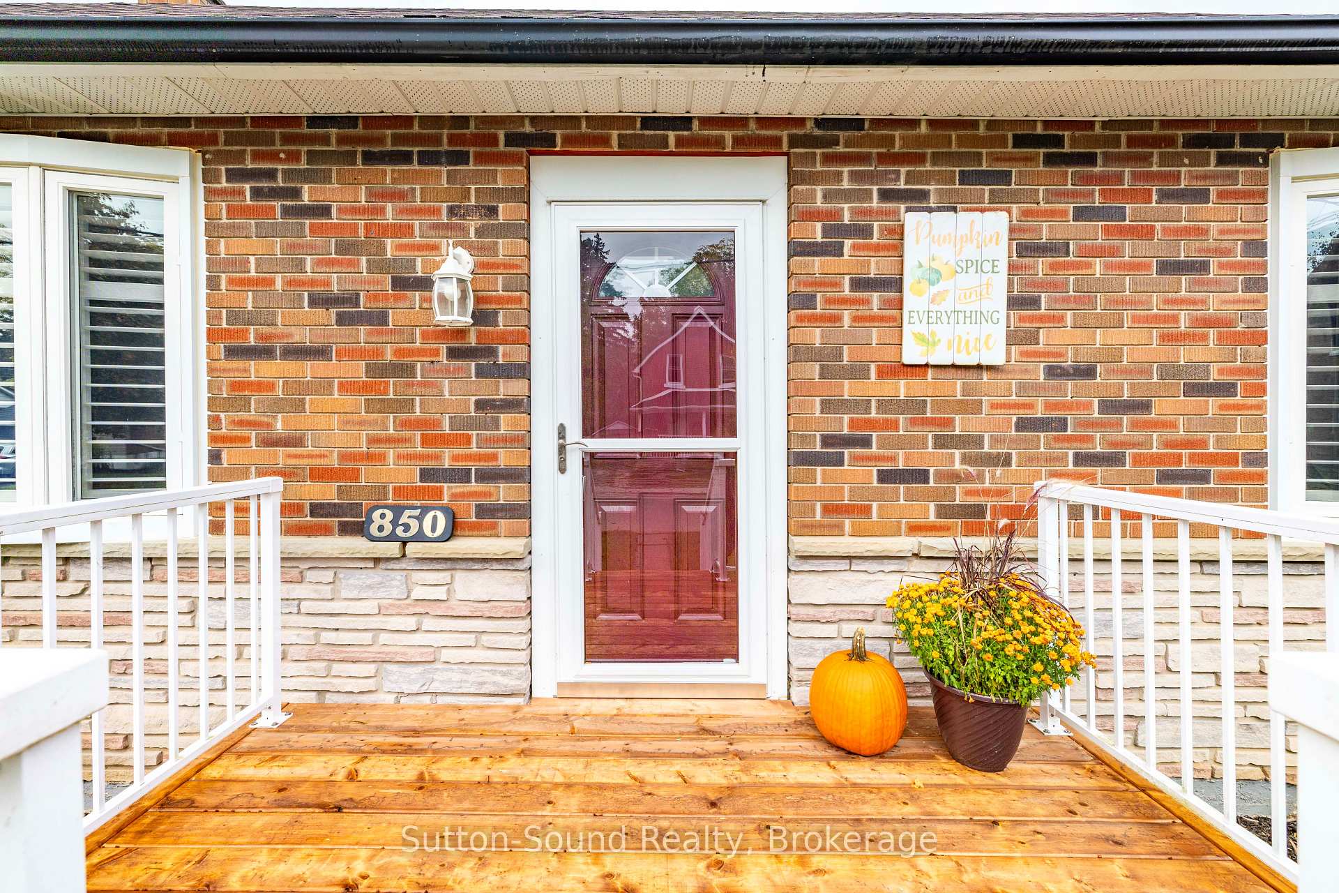 Photo 3 of 850 8th Avenue E, Owen Sound — HOMEH