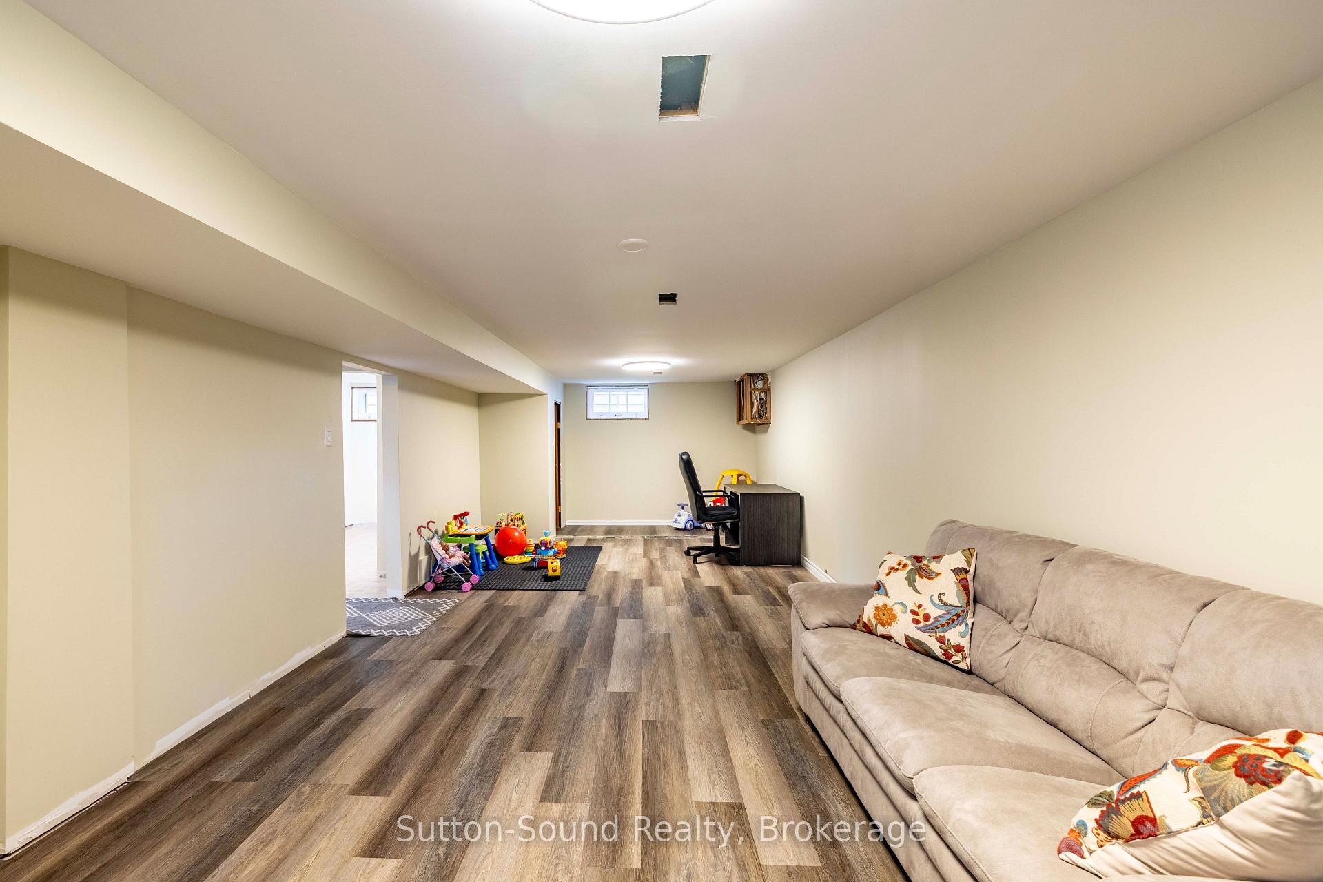 Photo 19 of 850 8th Avenue E, Owen Sound — HOMEH