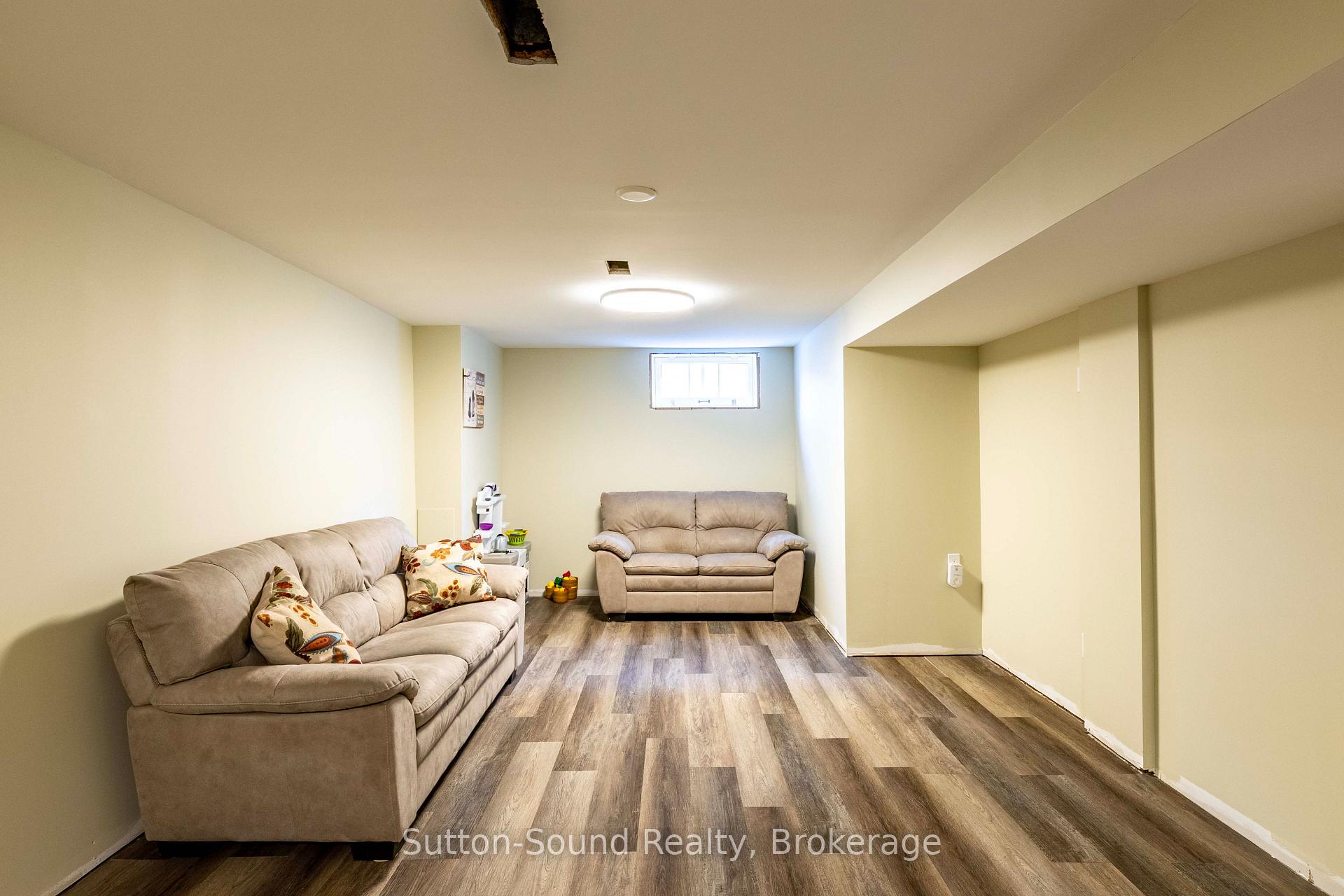 Photo 20 of 850 8th Avenue E, Owen Sound — HOMEH