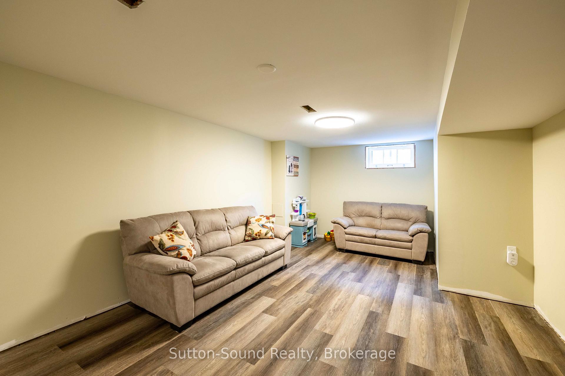 Photo 21 of 850 8th Avenue E, Owen Sound — HOMEH