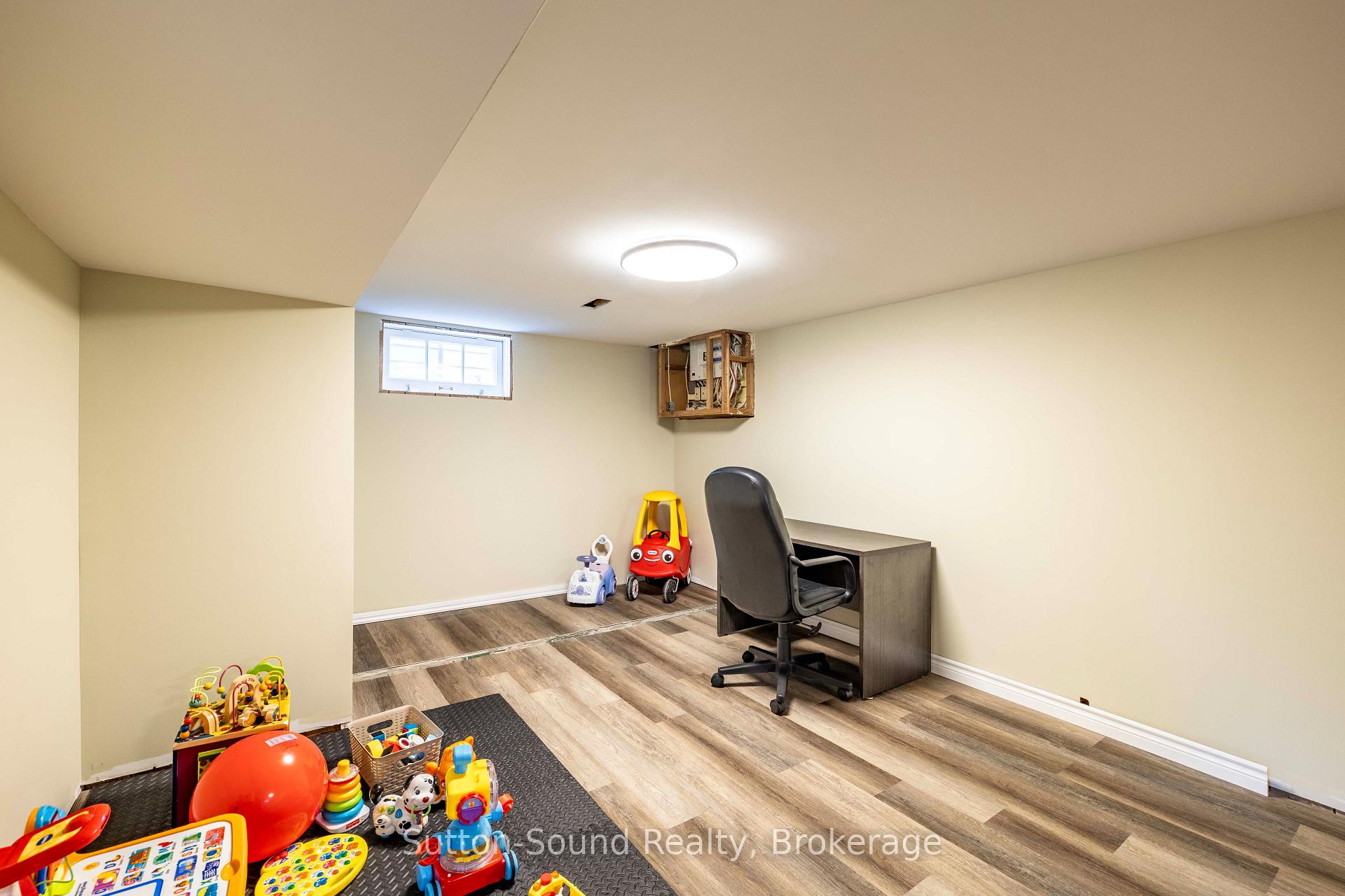 Photo 25 of 850 8th Avenue E, Owen Sound — HOMEH