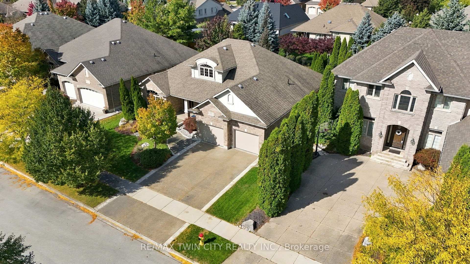 Photo 2 of 209 Longview Crescent, Kitchener, Pioneer Tower West — HOMEH