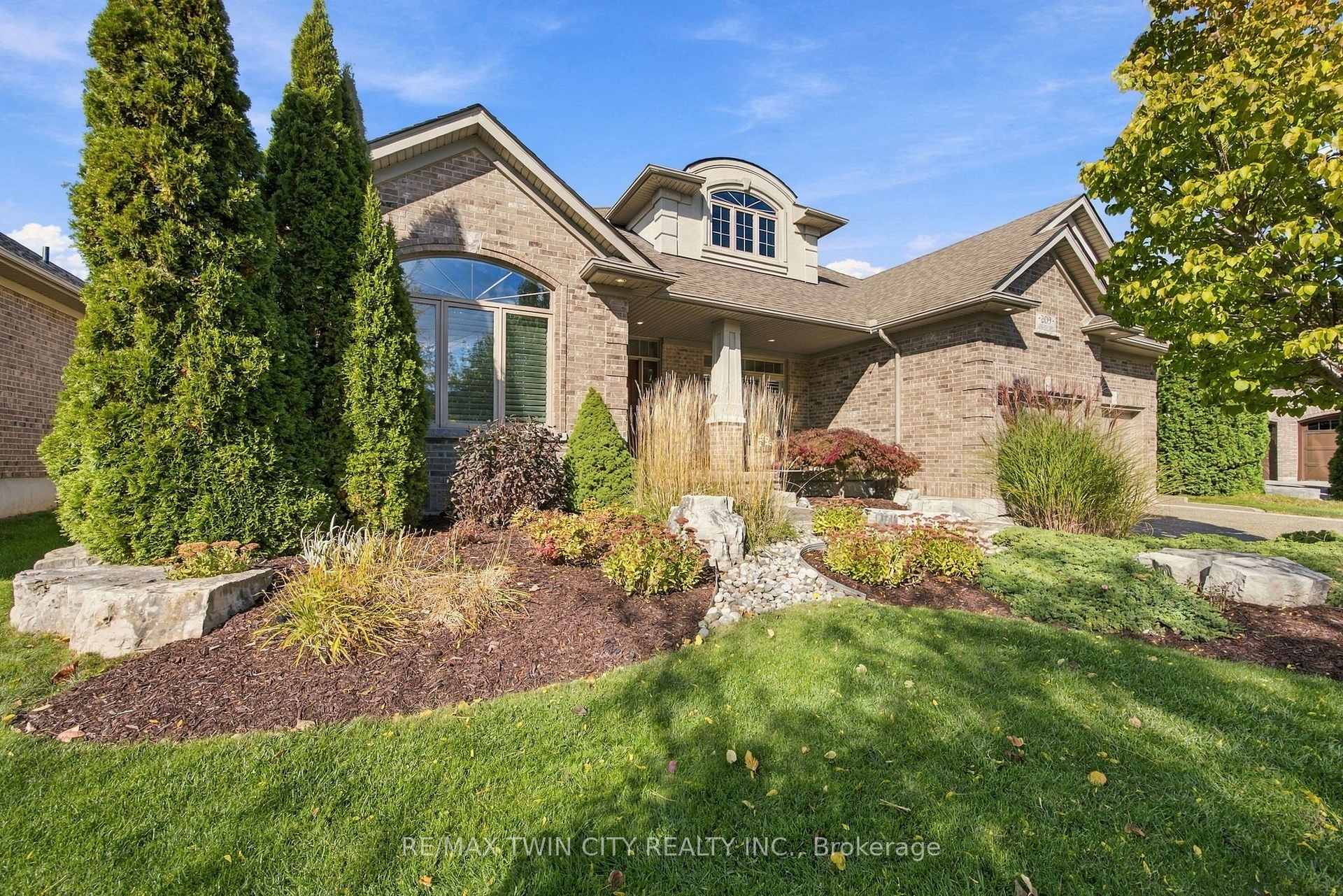 Photo 3 of 209 Longview Crescent, Kitchener, Pioneer Tower West — HOMEH