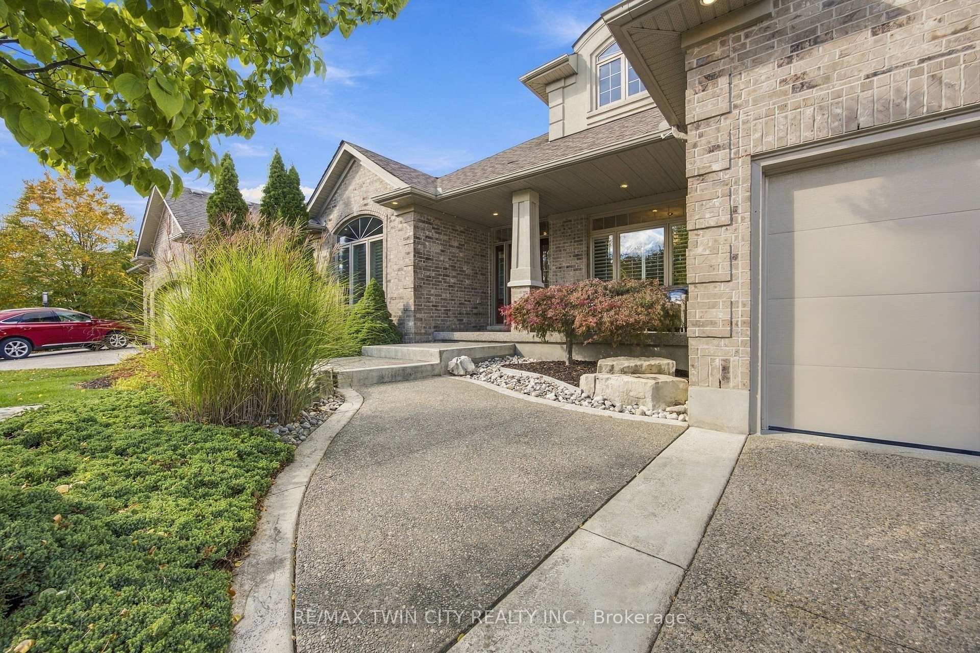 Photo 4 of 209 Longview Crescent, Kitchener, Pioneer Tower West — HOMEH